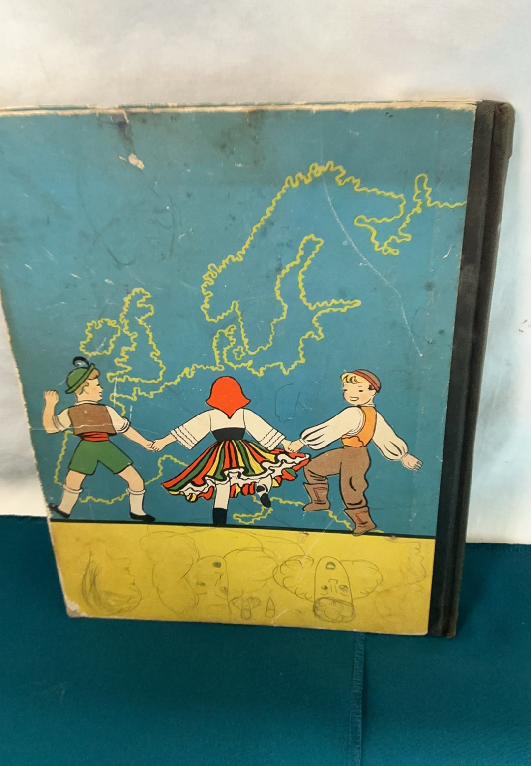 Assorted vintage decorative items and a children's map book - image 7 of 8