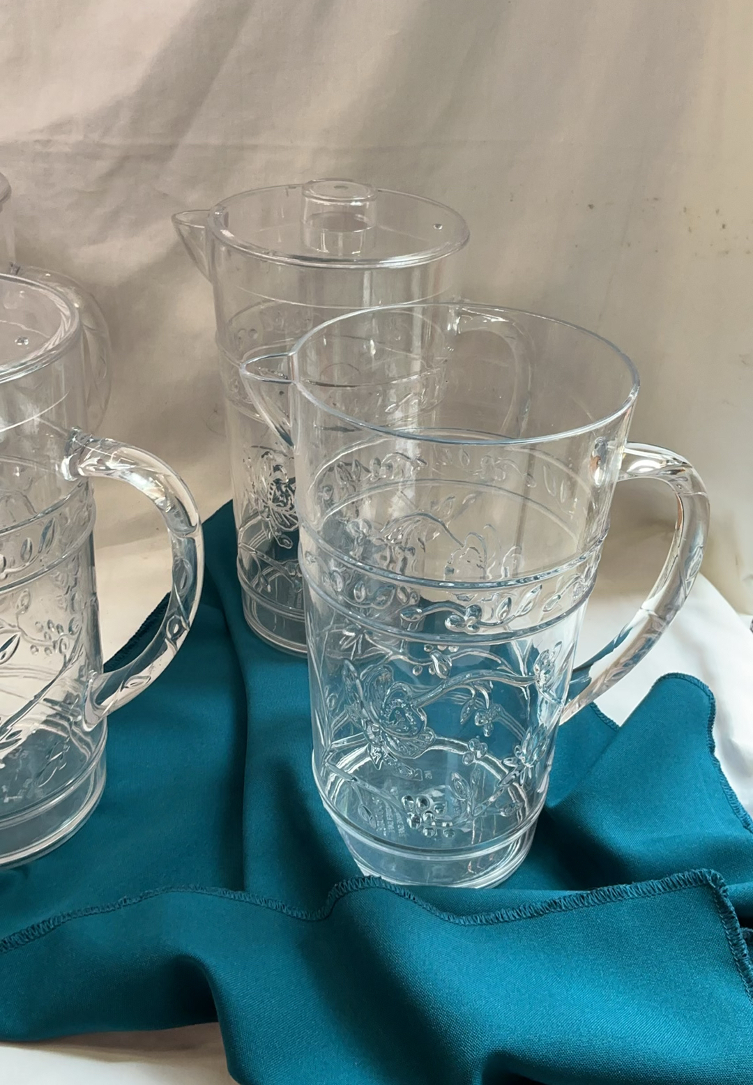 6 Plastic Water Pitchers with lids - image 4 of 4
