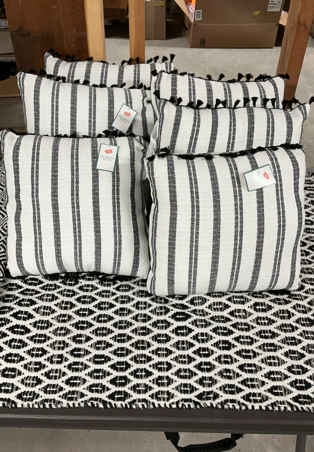 Black And White Throw Pillows And Rugs - image 2 of 7