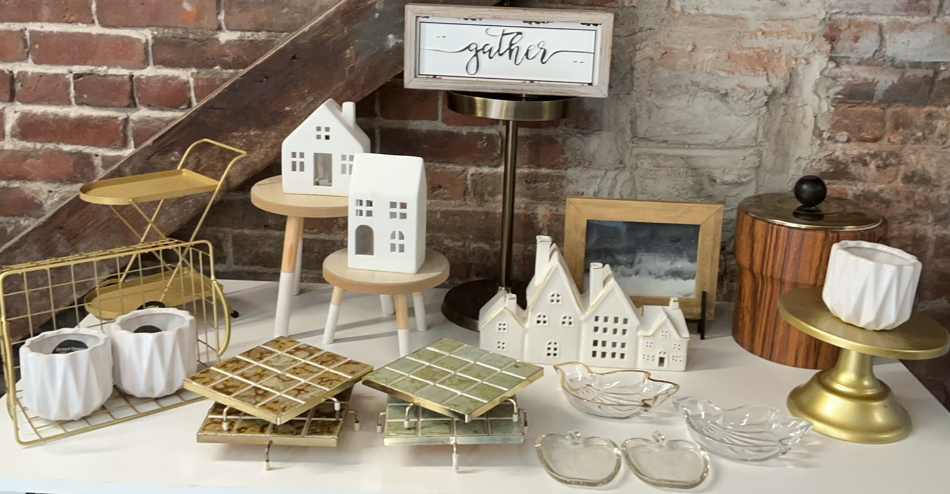 White Ceramic House Village and Decorative Tableware - image 2 of 5