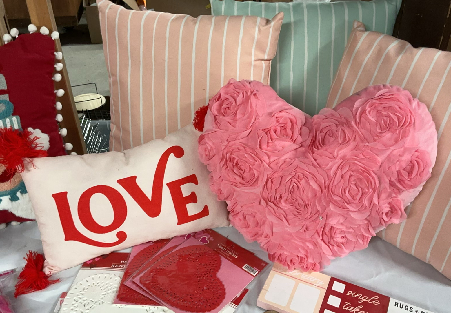 Valentine's Day Home Decor and Party Supplies - image 2 of 7