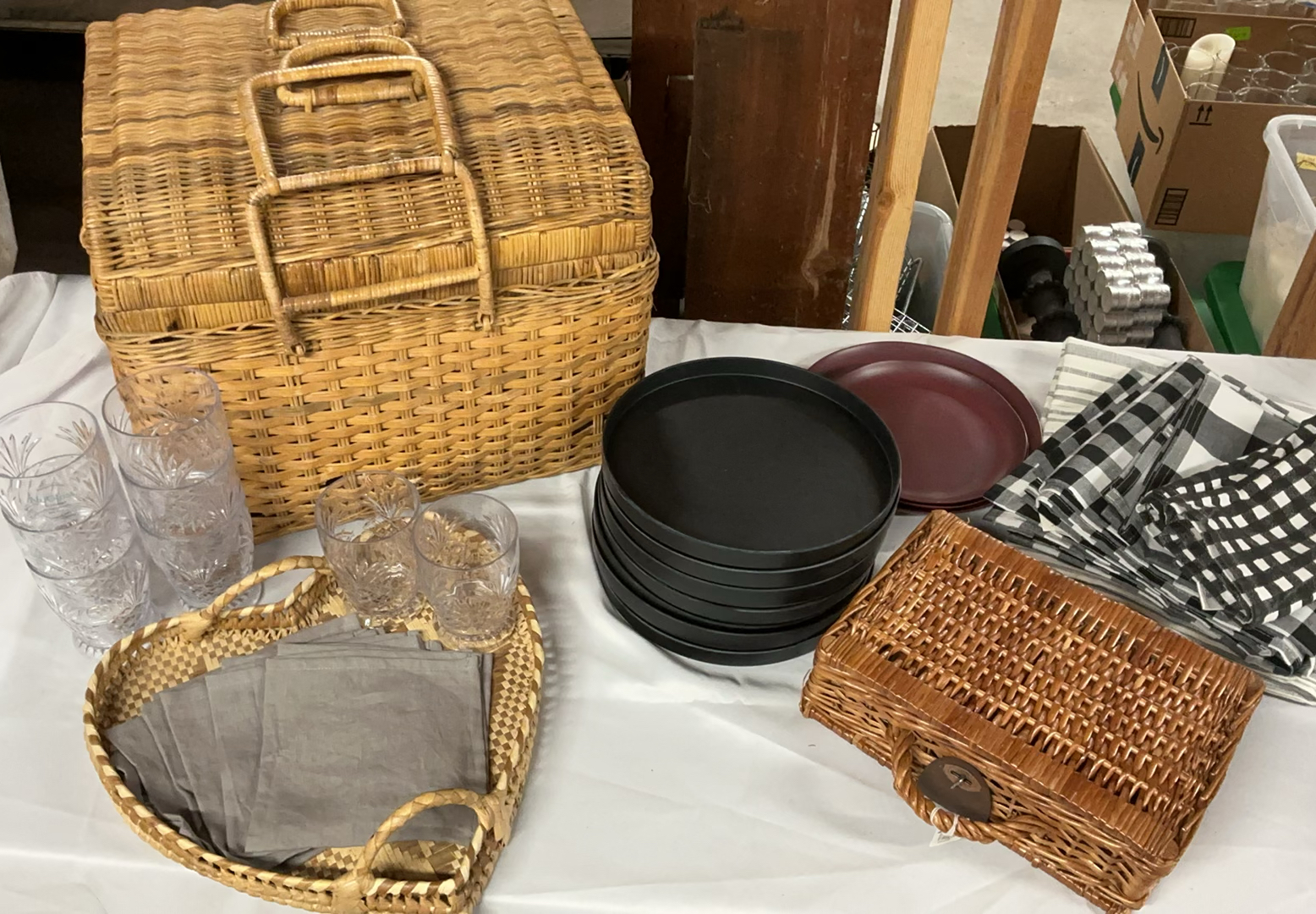 Picnic Baskets And Supplies - image 1 of 15