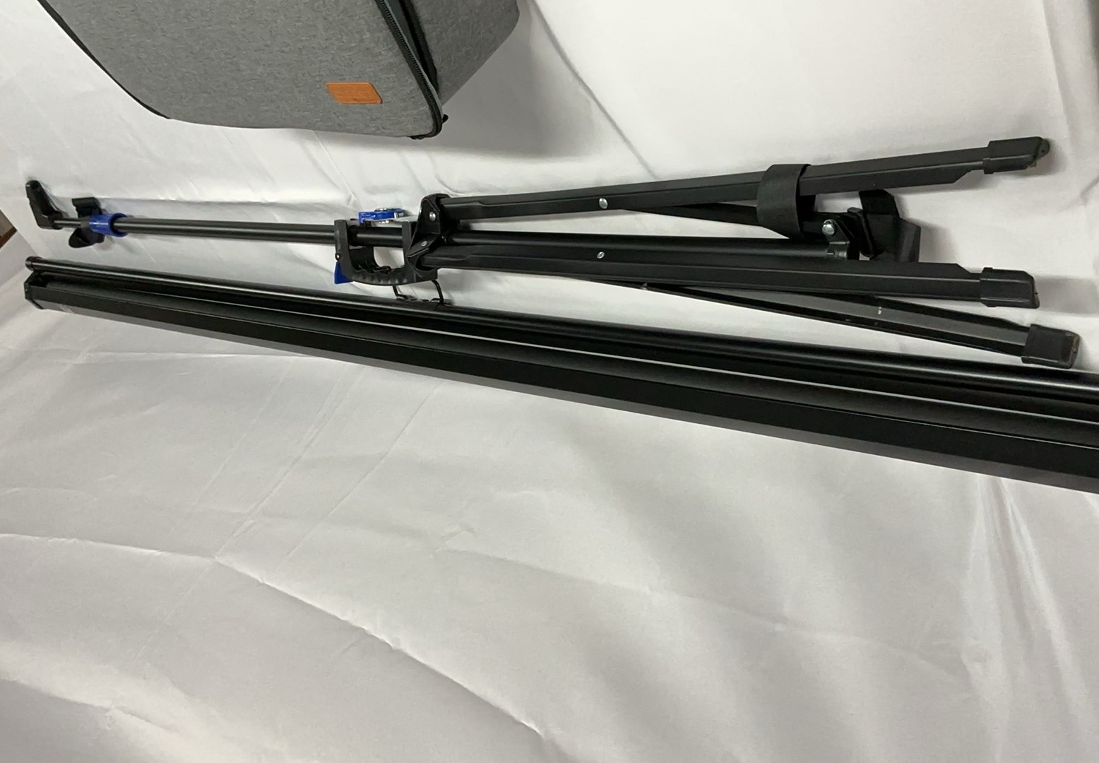 Cibest Projector And Screen On Stand - image 4 of 5