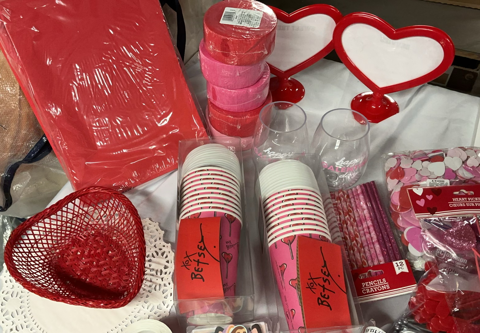 Valentine's Day Home Decor and Party Supplies - image 5 of 7