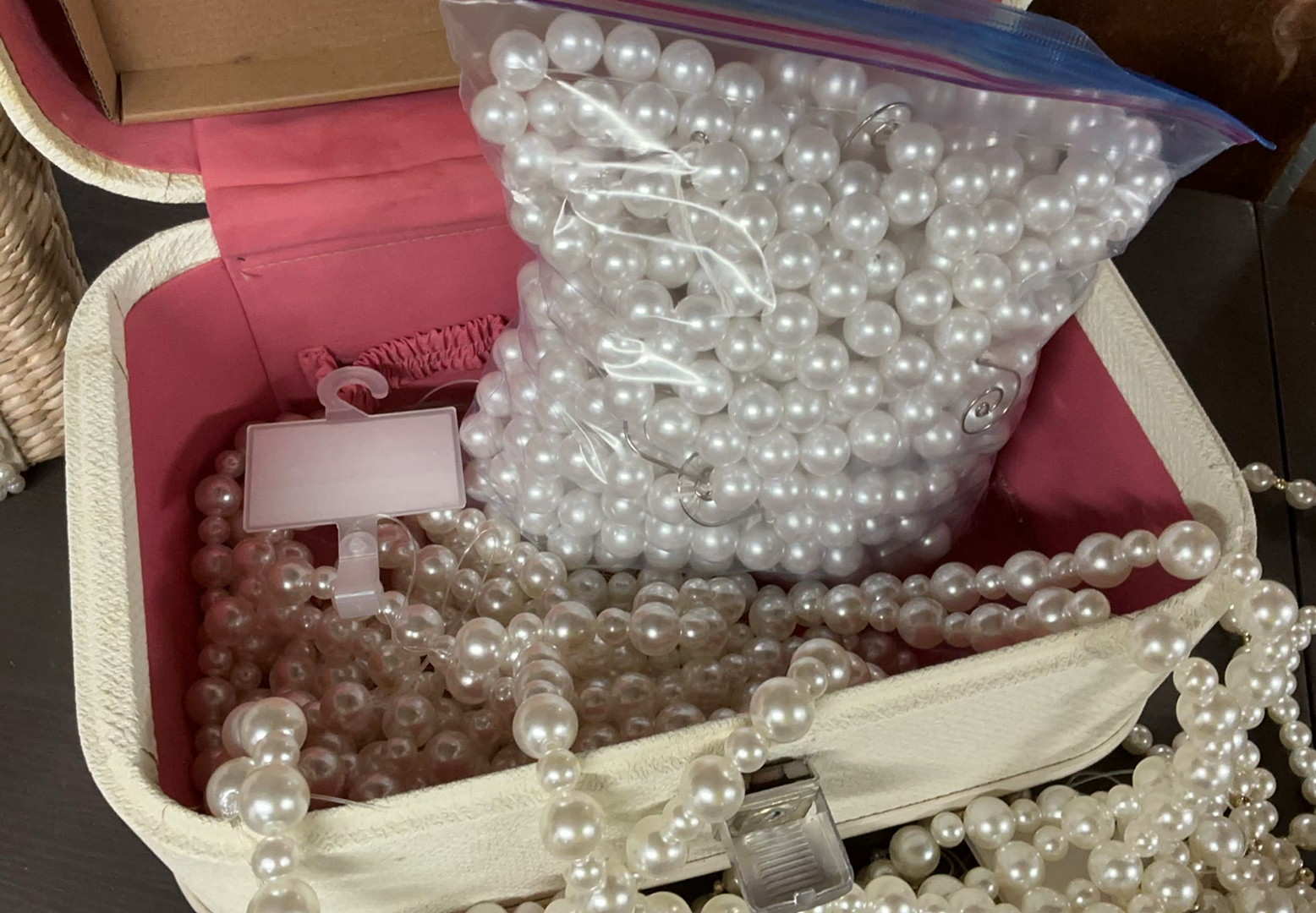 Party Decorations, Pearl Garlands, Serving Dishes - image 7 of 10