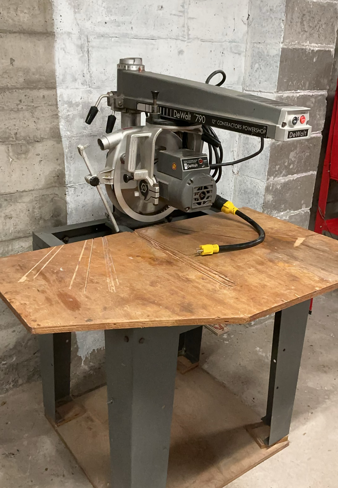 DeWalt 790 12-Inch Contractors Powershop Radial Arm Saw with Table - image 1 of 5