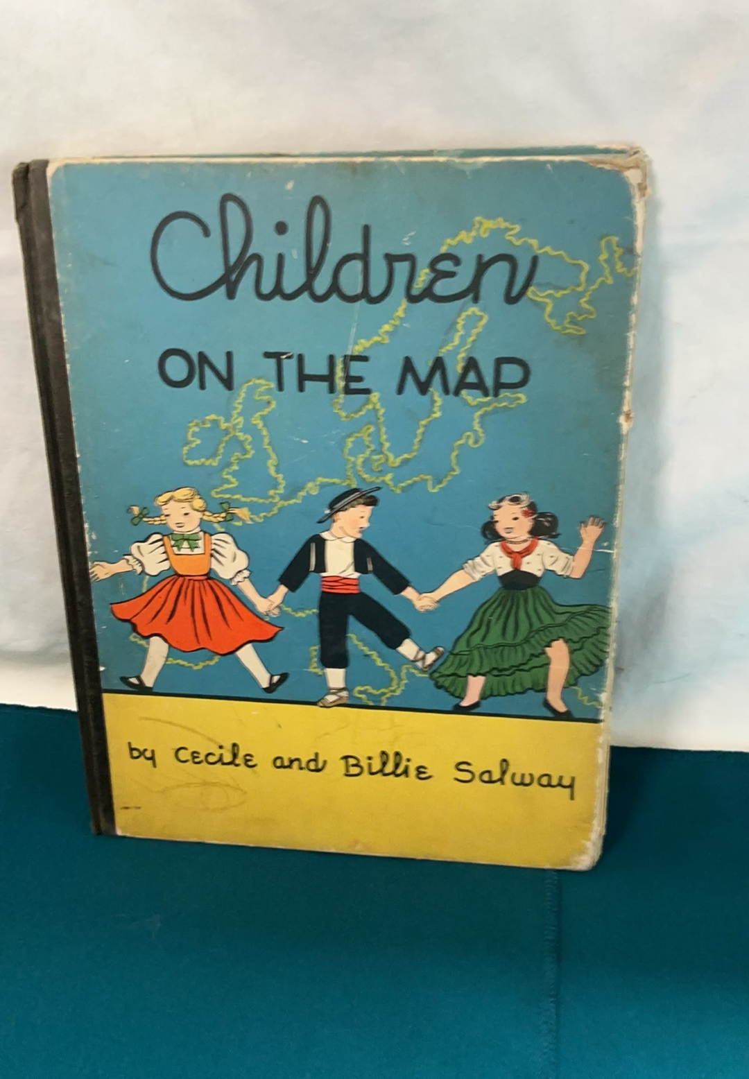 Assorted vintage decorative items and a children's map book - image 6 of 8