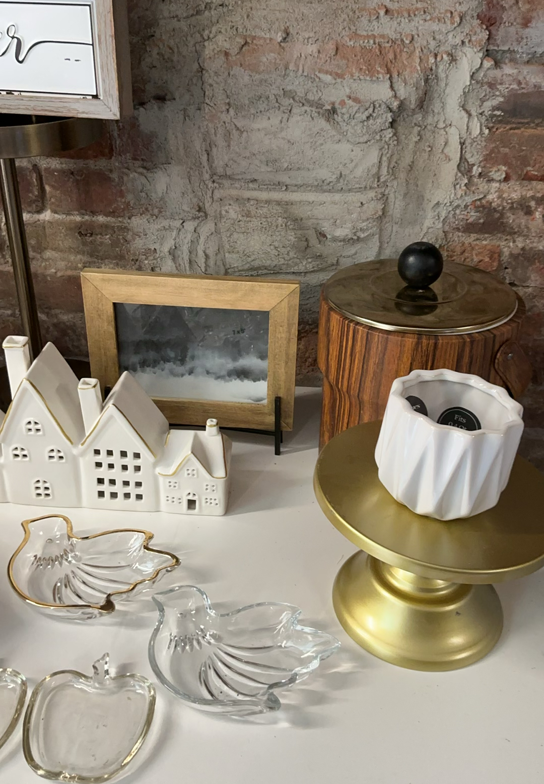 White Ceramic House Village and Decorative Tableware - image 5 of 5