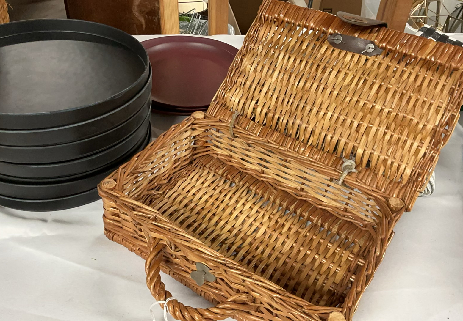 Picnic Baskets And Supplies - image 5 of 15