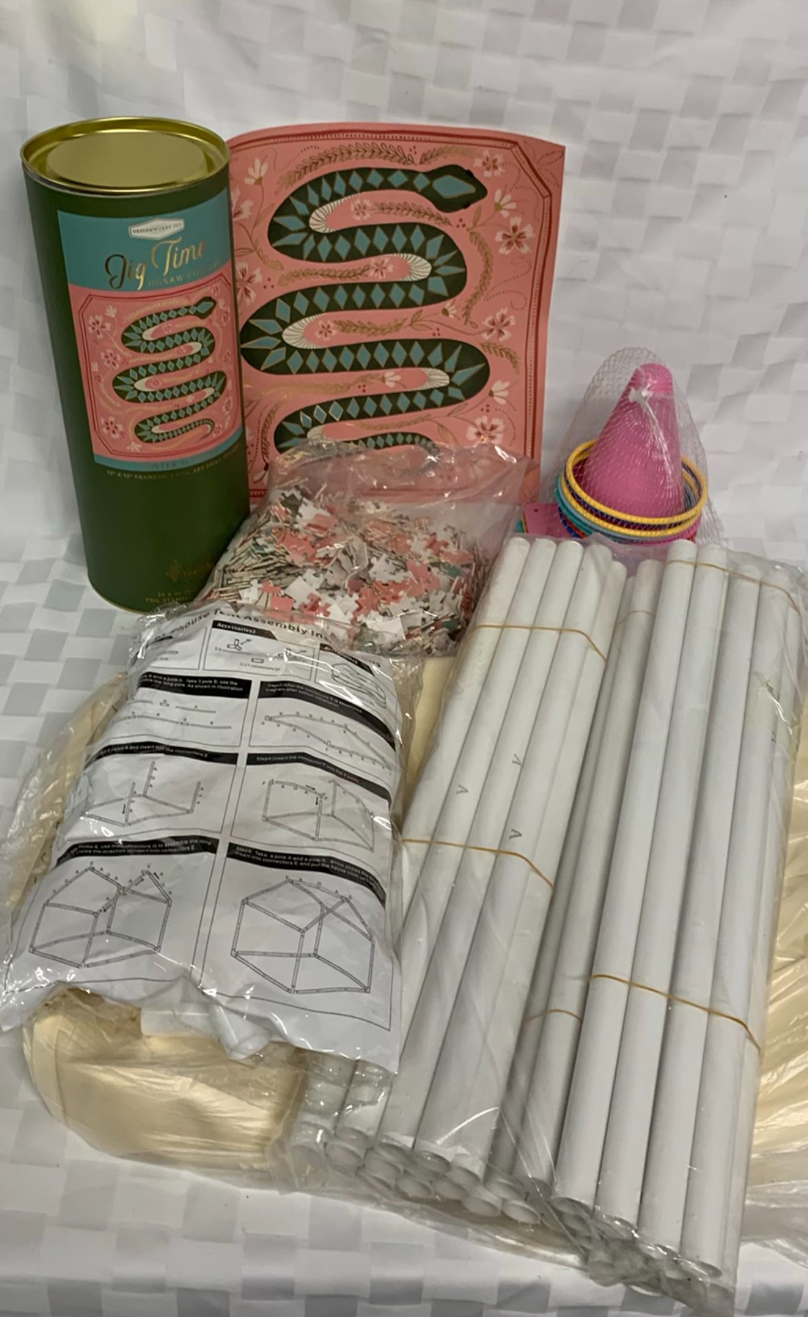 Snake-themed 1000-piece foil-stamped jigsaw puzzle and kids' playhouse tent set - image 1 of 6