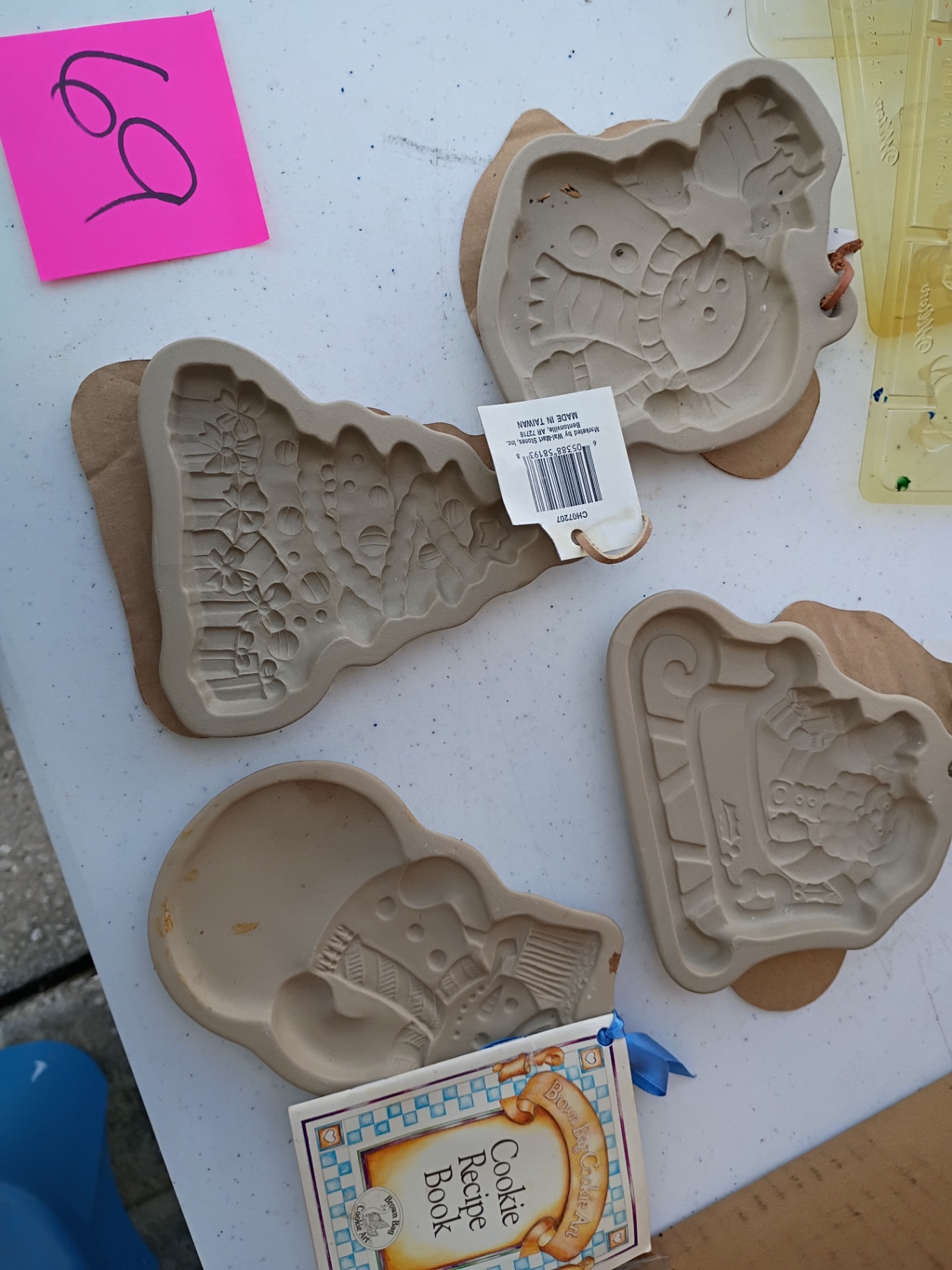 Holiday-Themed Ceramic and Plastic Craft Molds - image 1 of 2
