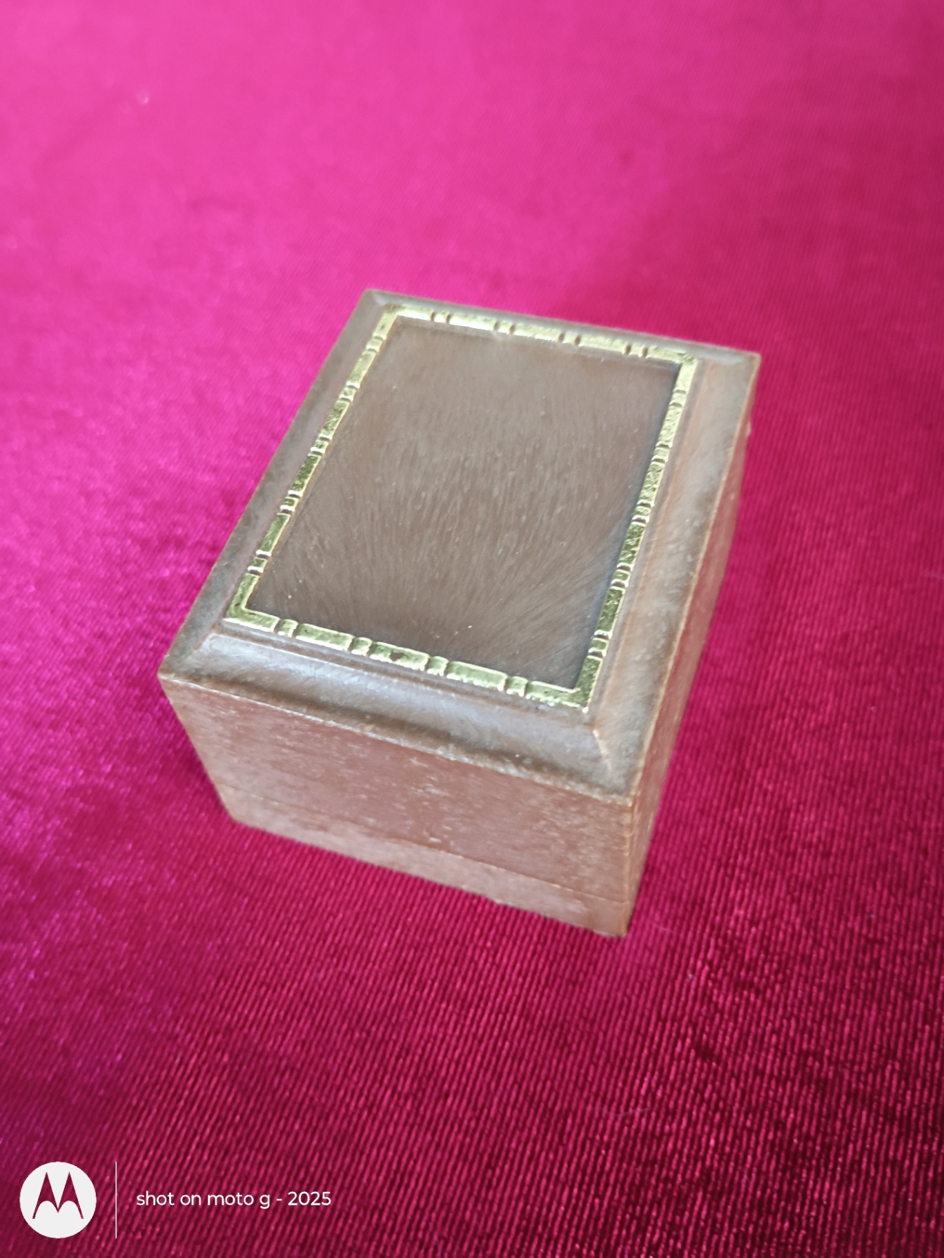 14K Gold Ring with Red Stone and Jewelry Box - image 3 of 8
