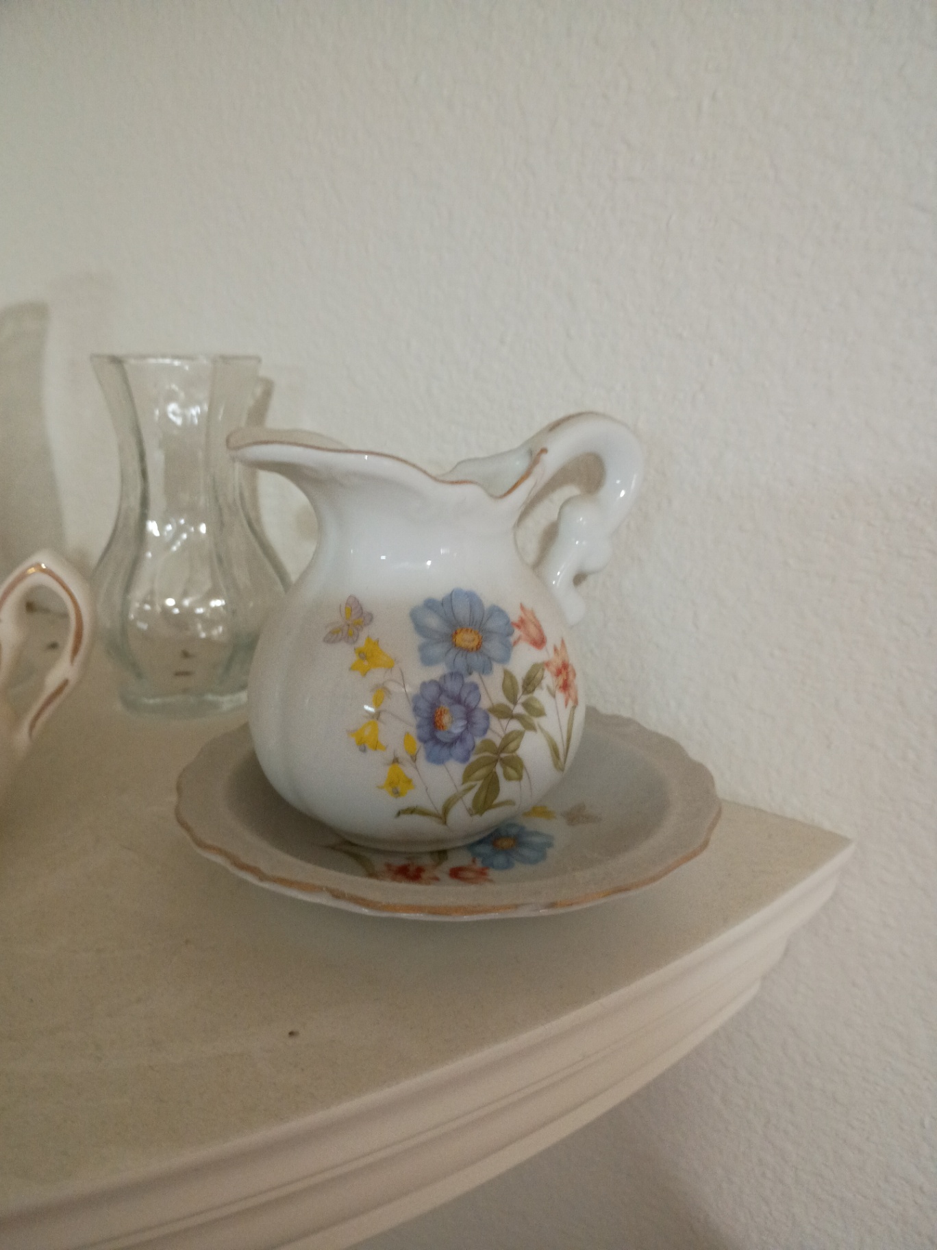 Decorative Figurines, Glass Lamp, Picture Frame, and Ceramic Pitchers - image 7 of 7