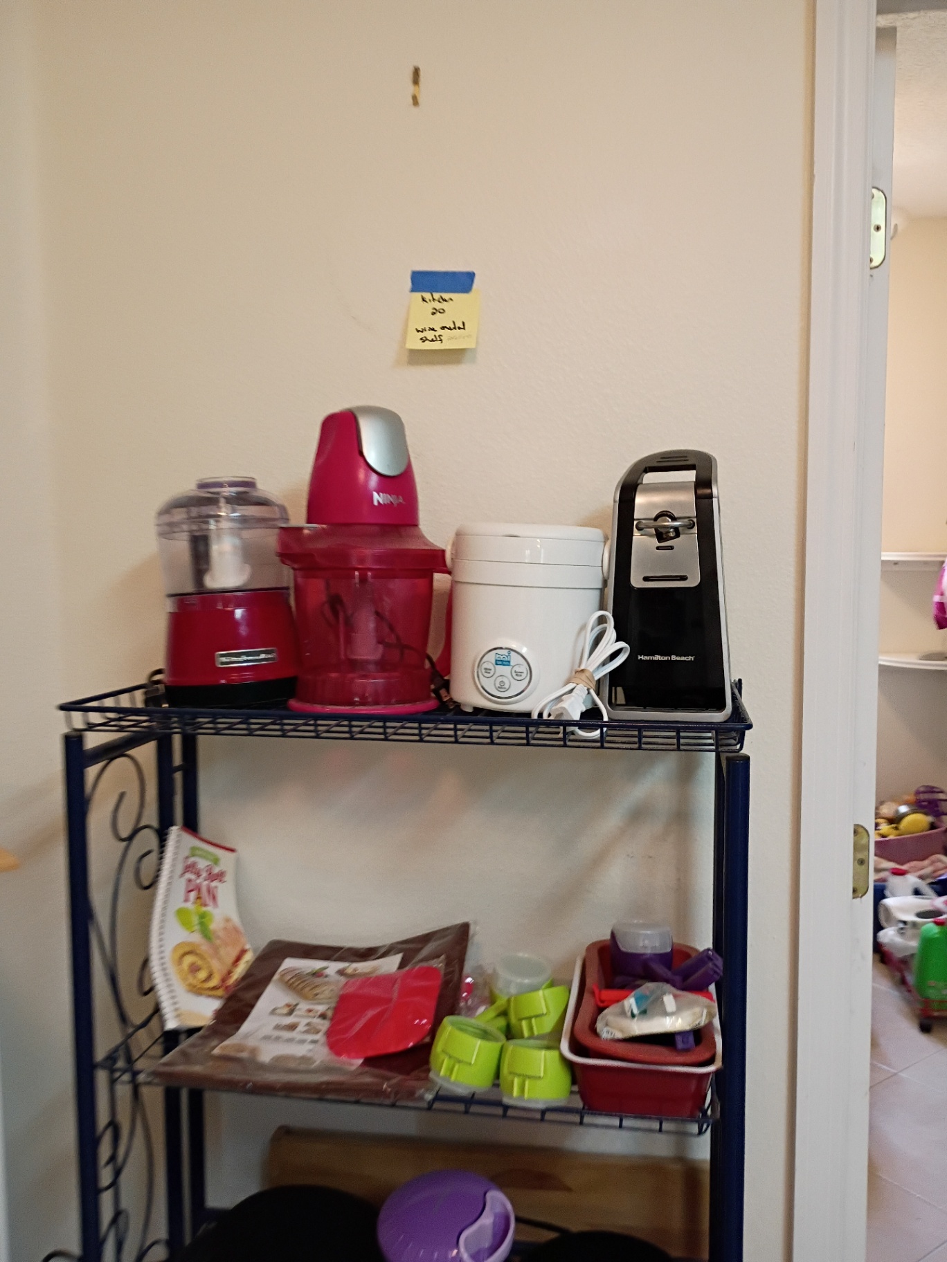 Assorted Kitchen Appliances and Cookware Set - image 8 of 8
