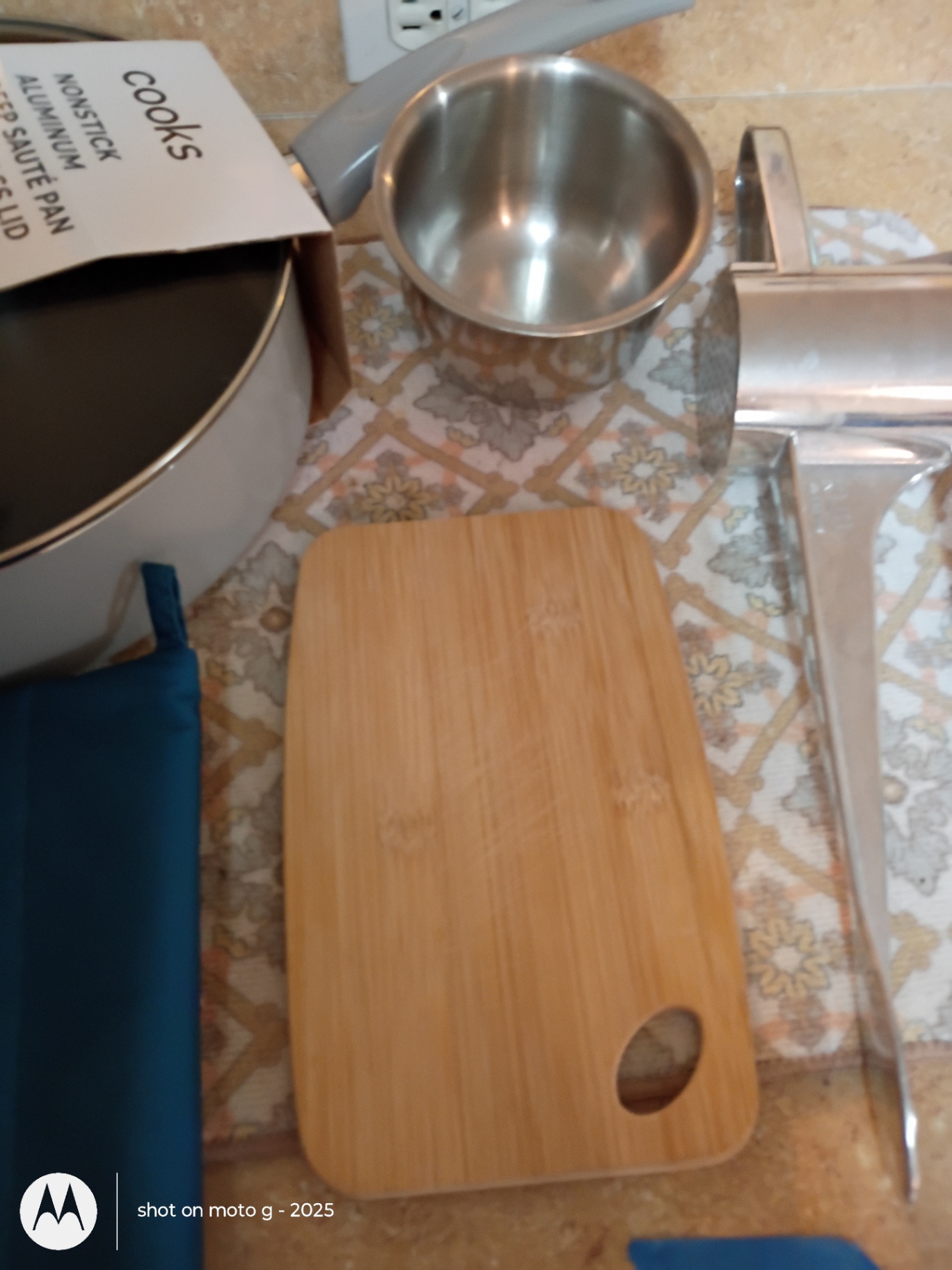 Assorted Kitchen Cookware and Cooking Accessories - image 7 of 7