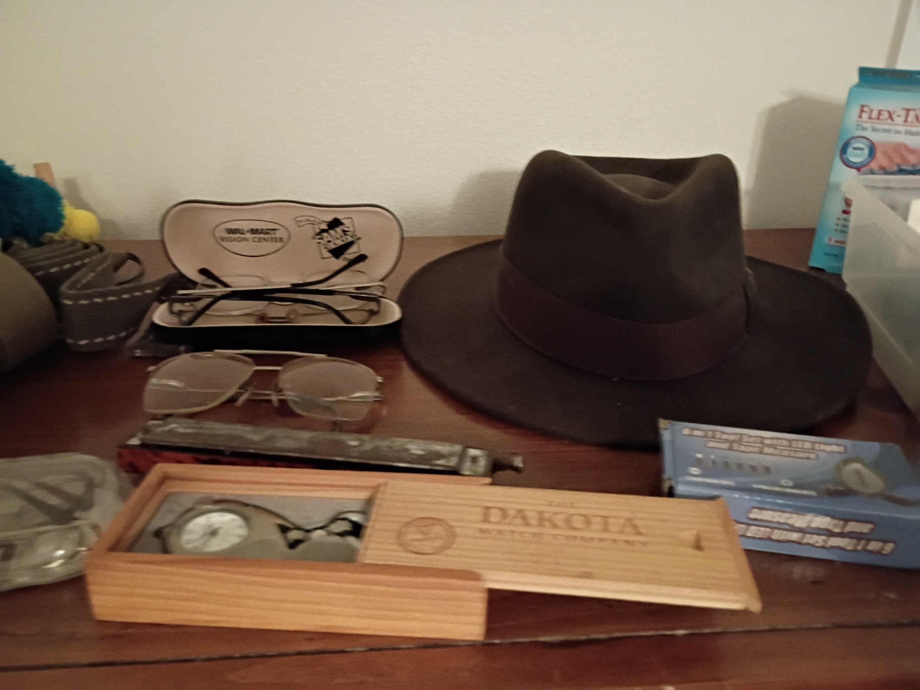 Assorted Fashion Accessories and Desk Items - image 3 of 6