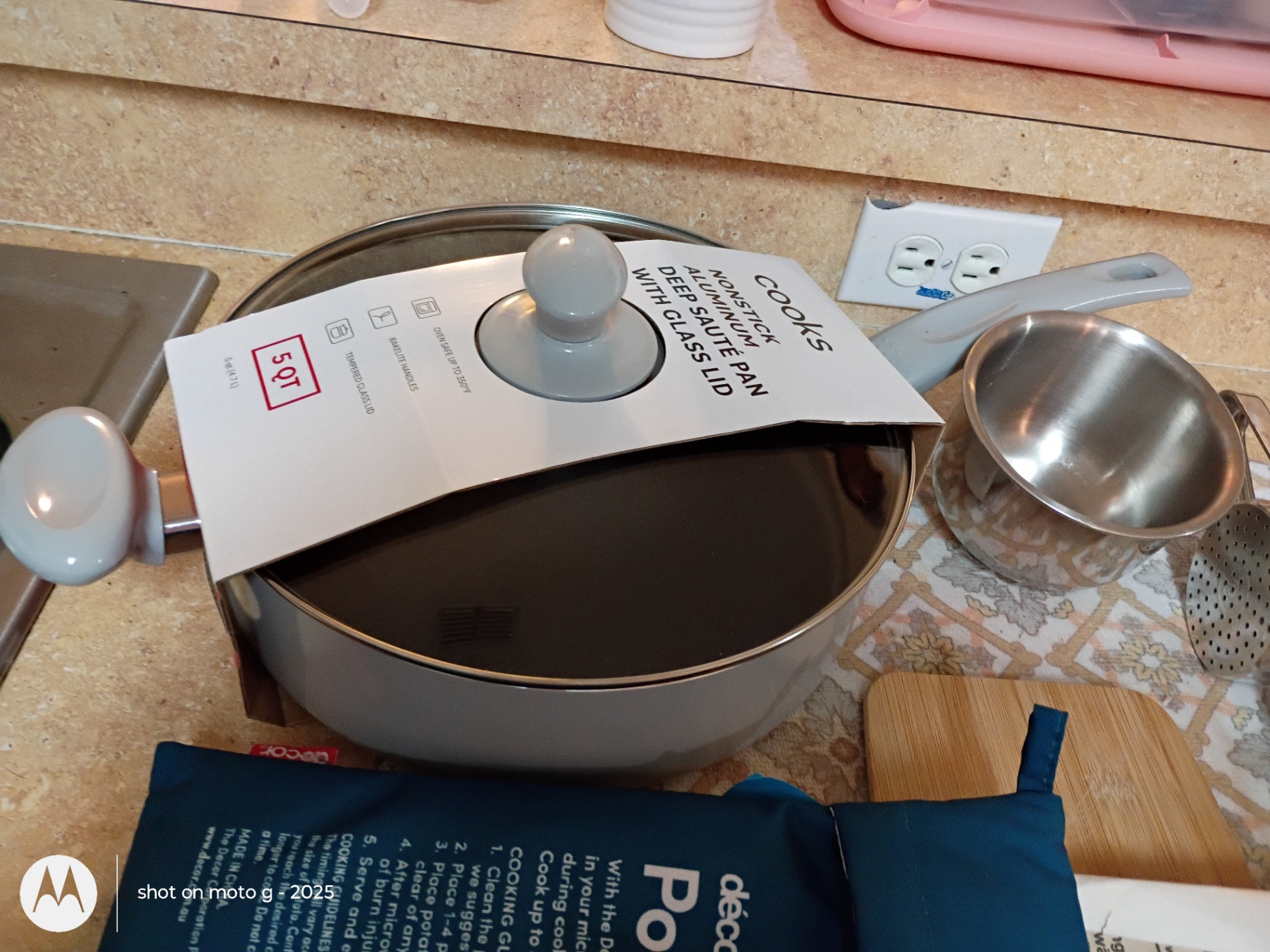 Assorted Kitchen Cookware and Cooking Accessories - image 6 of 7