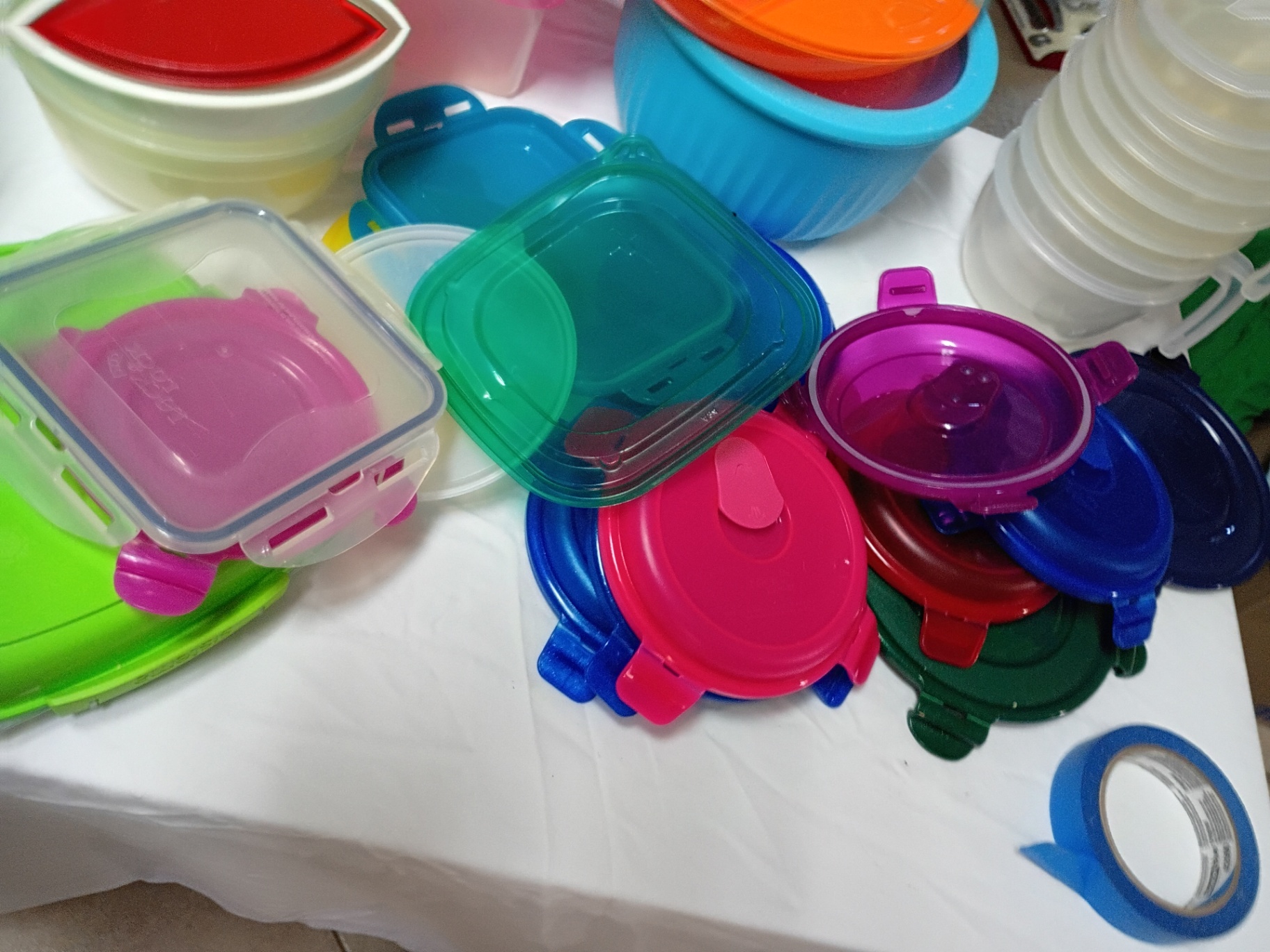 Assorted Plastic Food Storage Containers and Bowls - image 9 of 14