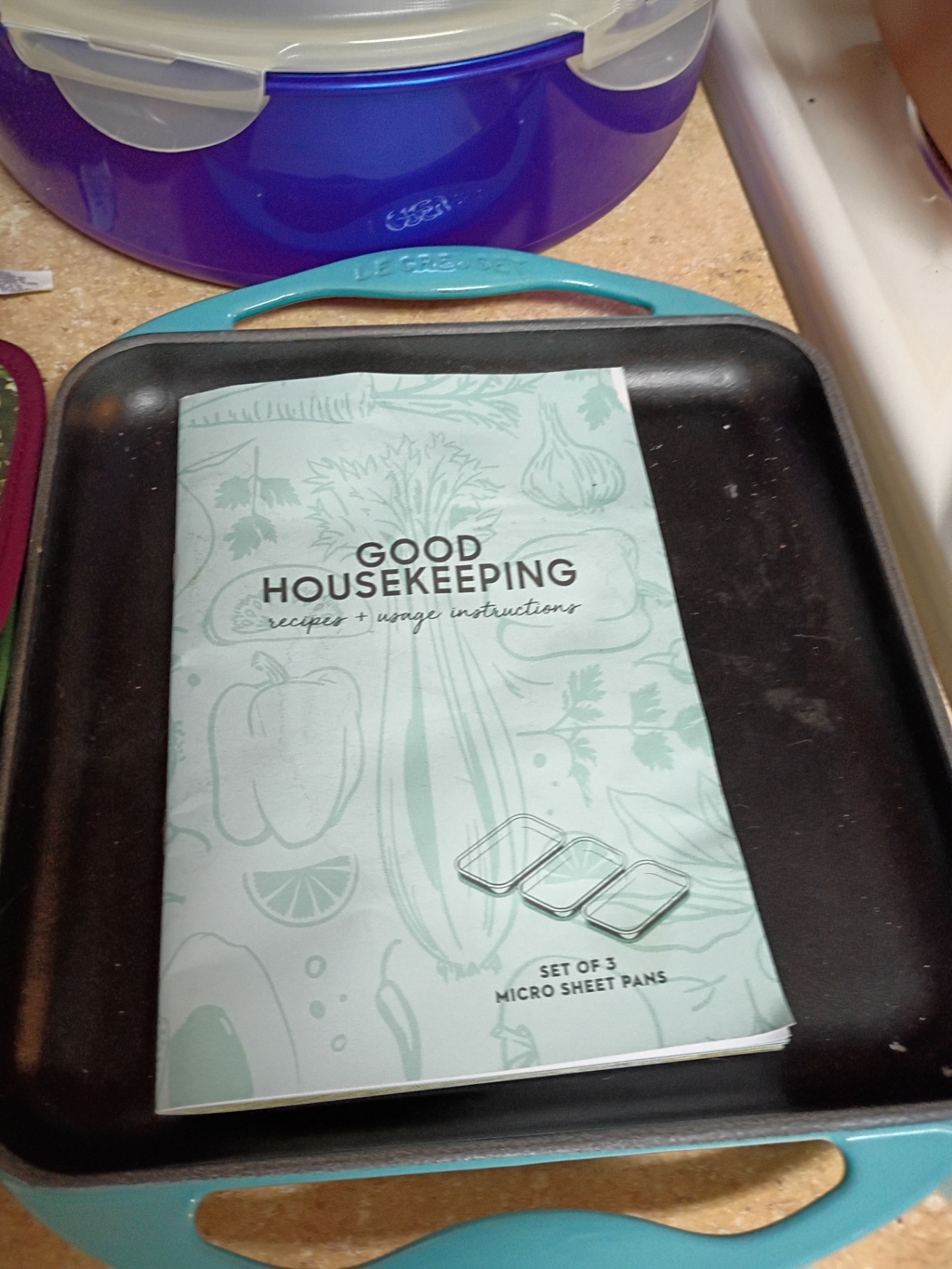 Assorted Kitchen Bakeware and Cooking Accessories - image 5 of 10