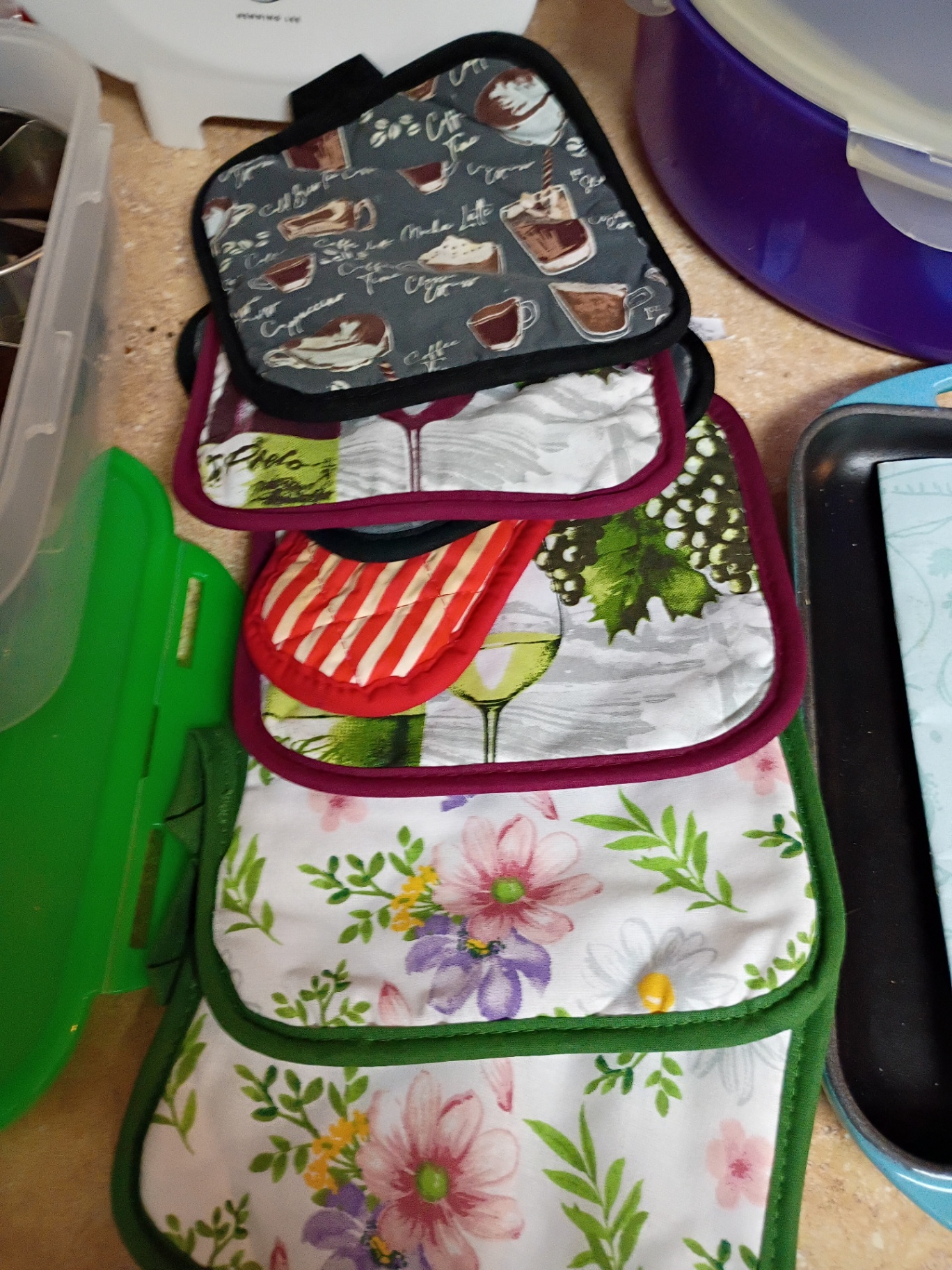 Assorted Kitchen Bakeware and Cooking Accessories - image 3 of 10