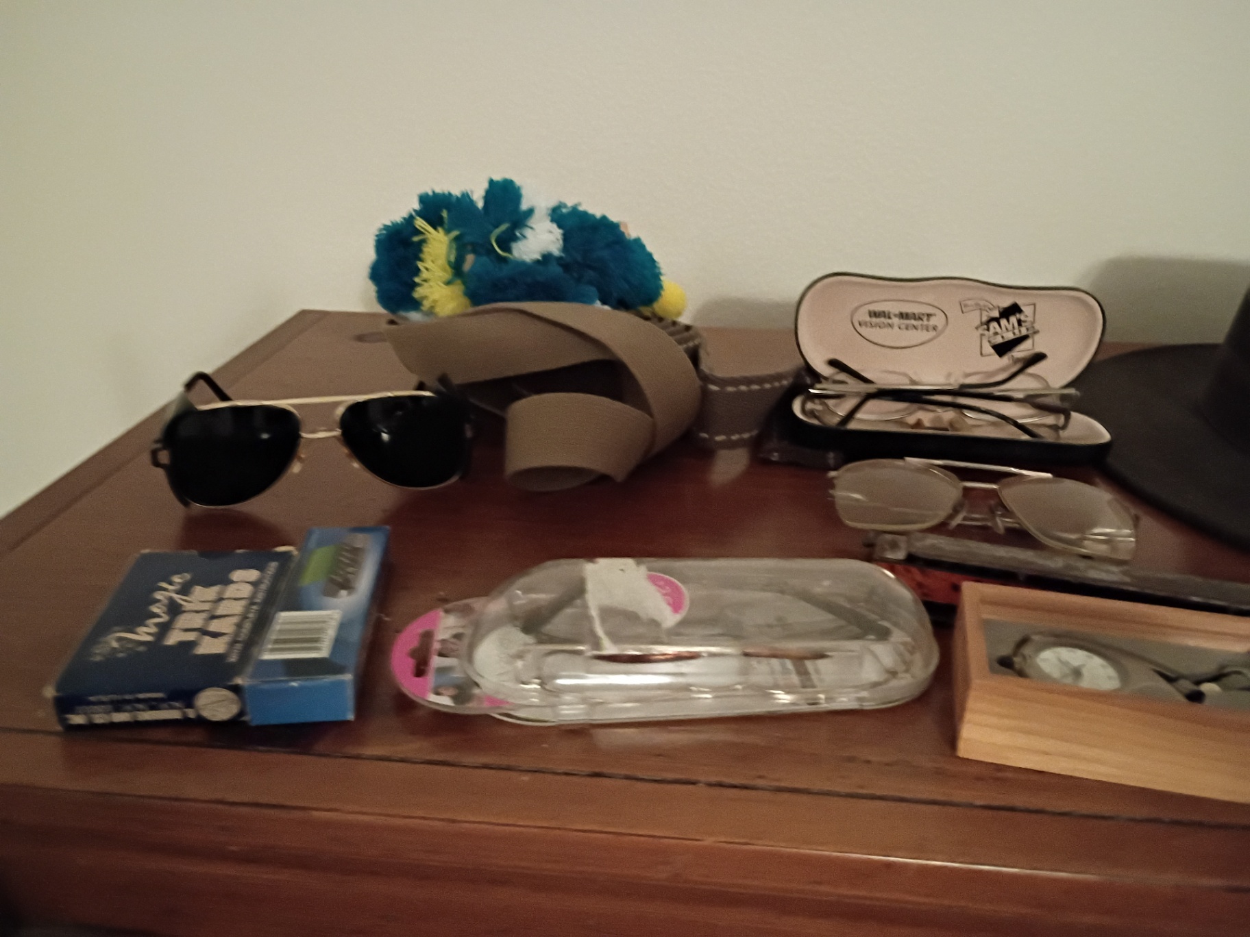 Assorted Fashion Accessories and Desk Items - image 2 of 6