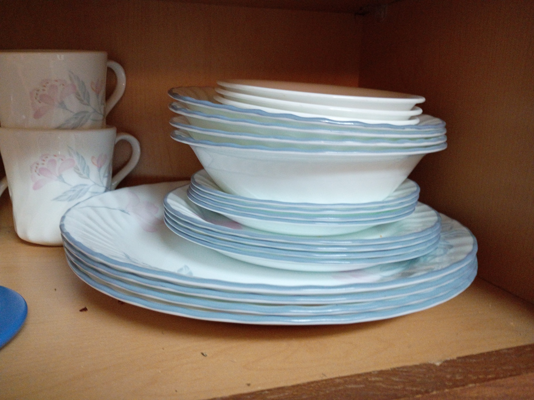 Assorted Kitchen Dishware and Glassware Set - image 10 of 11