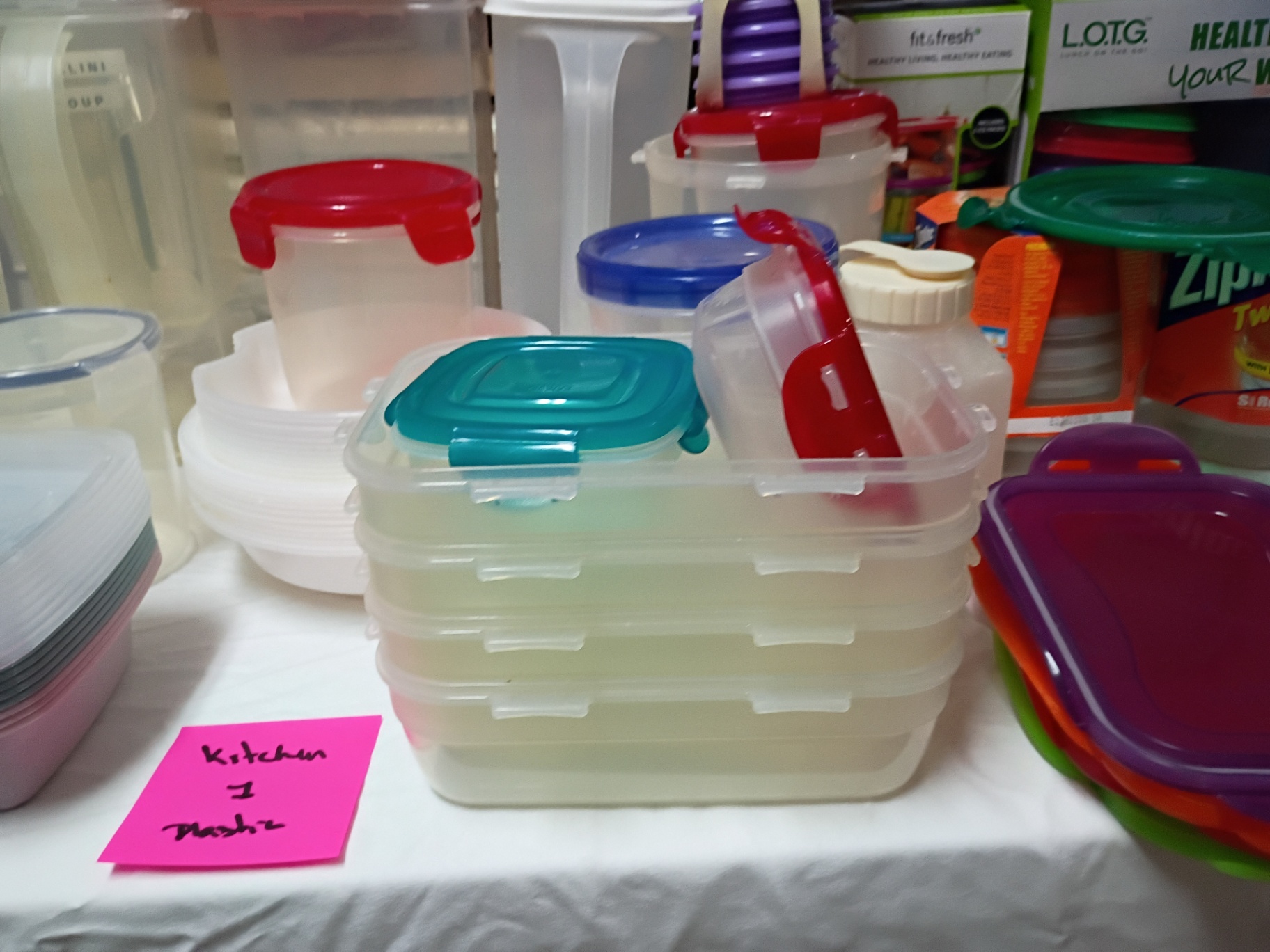 Assorted Plastic Food Storage Containers and Kitchen Canisters - image 7 of 9