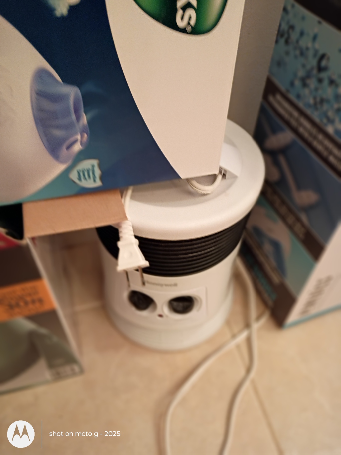 Household Appliances Including Foot Bath, Vaporizer, Fan, and Space Heater - image 5 of 6