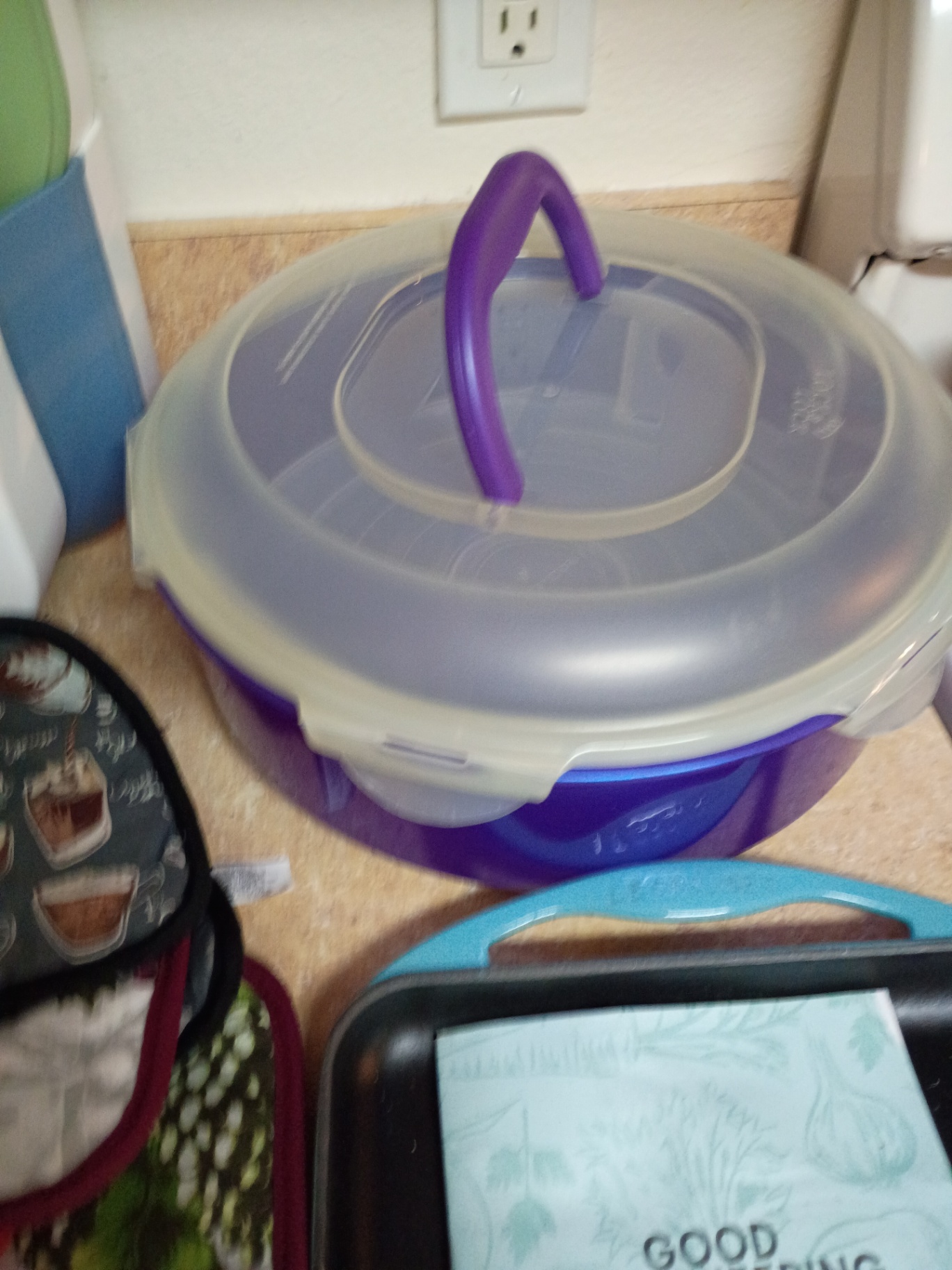 Assorted Kitchen Bakeware and Cooking Accessories - image 4 of 10