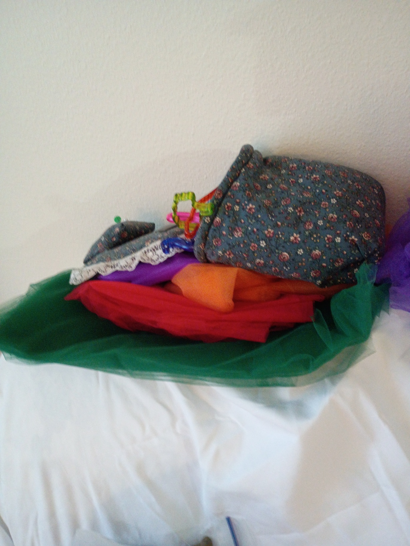 Assorted Needlecraft and Sewing Accessories - image 2 of 6
