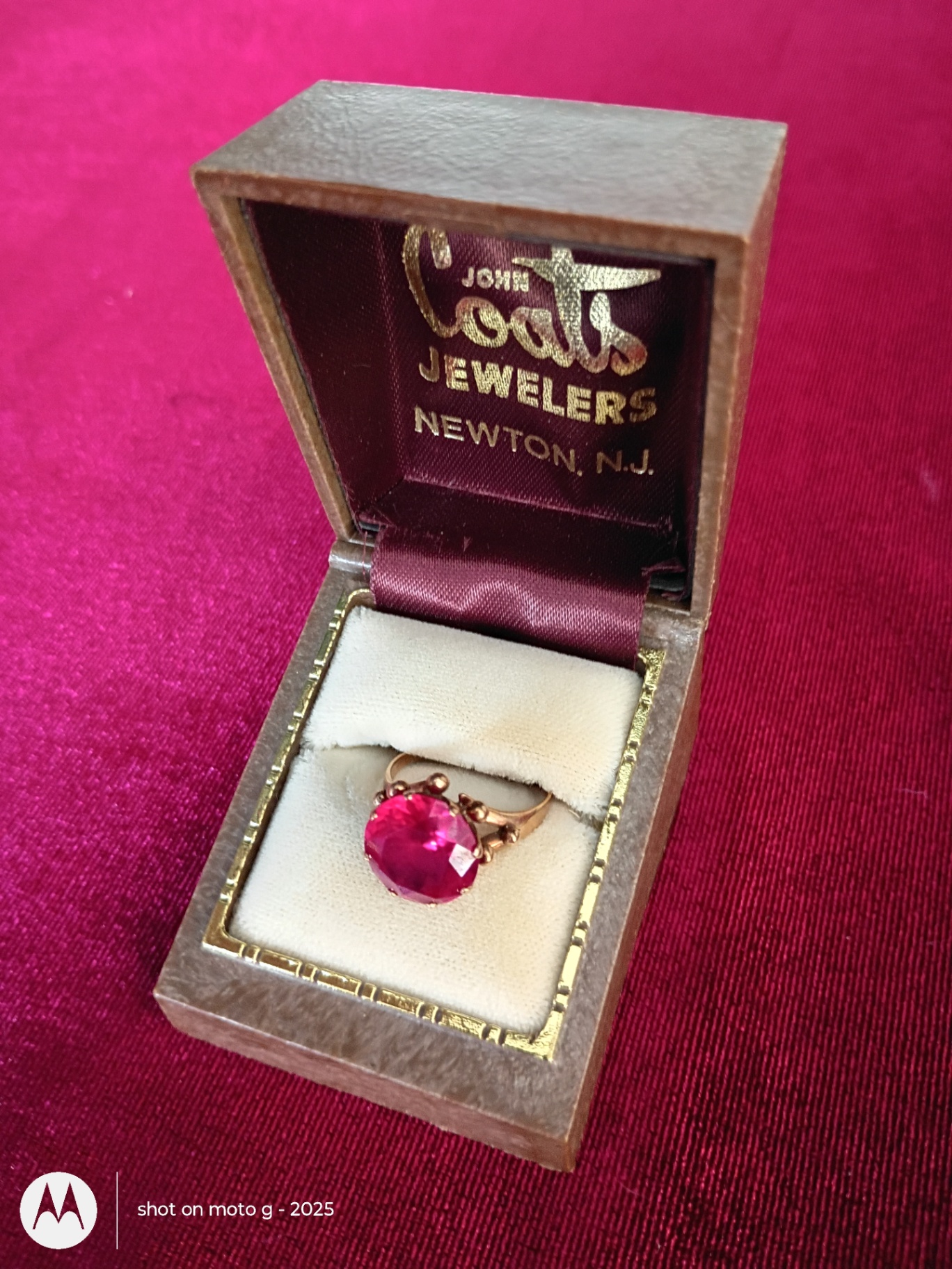 14K Gold Ring with Red Stone and Jewelry Box - image 8 of 8