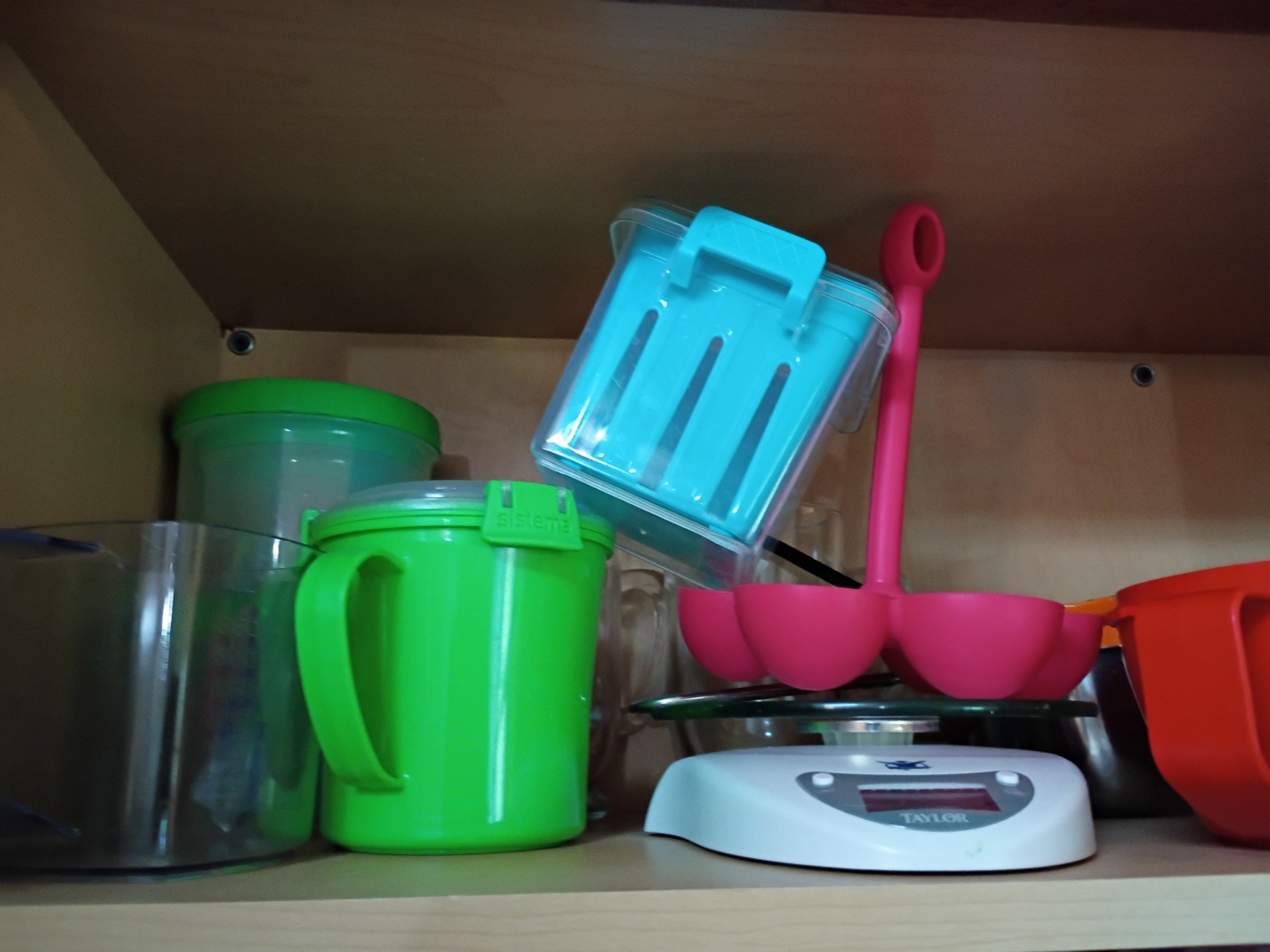 Assorted Plastic Kitchen Containers, Measuring Cups, Mug, and Digital Scale - image 3 of 5