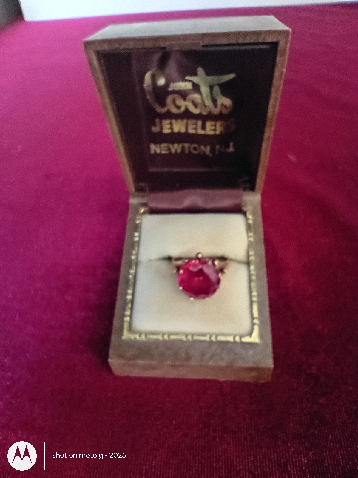 14K Gold Ring with Red Stone and Jewelry Box - image 7 of 8