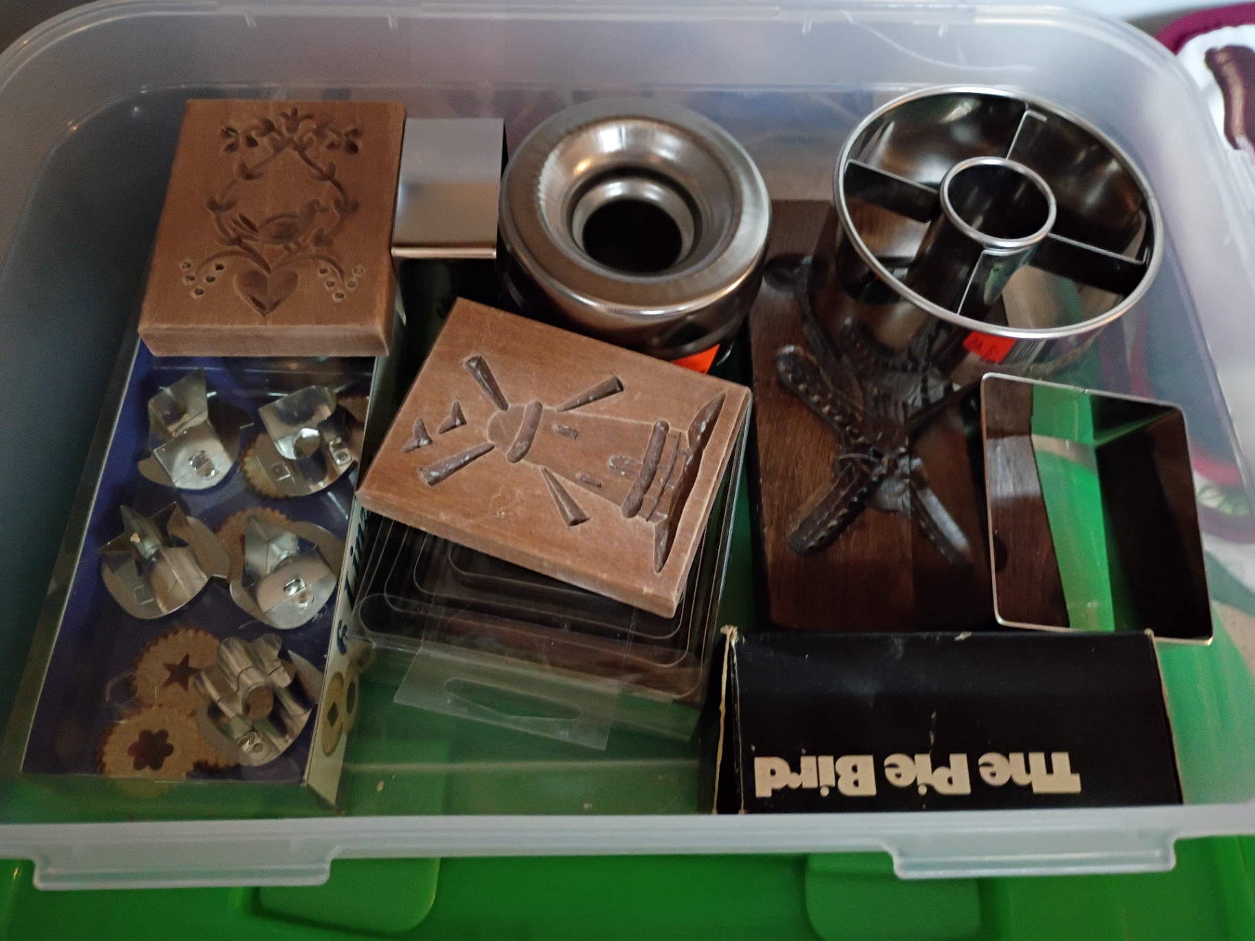 Assorted Kitchen Bakeware and Cooking Accessories - image 7 of 10