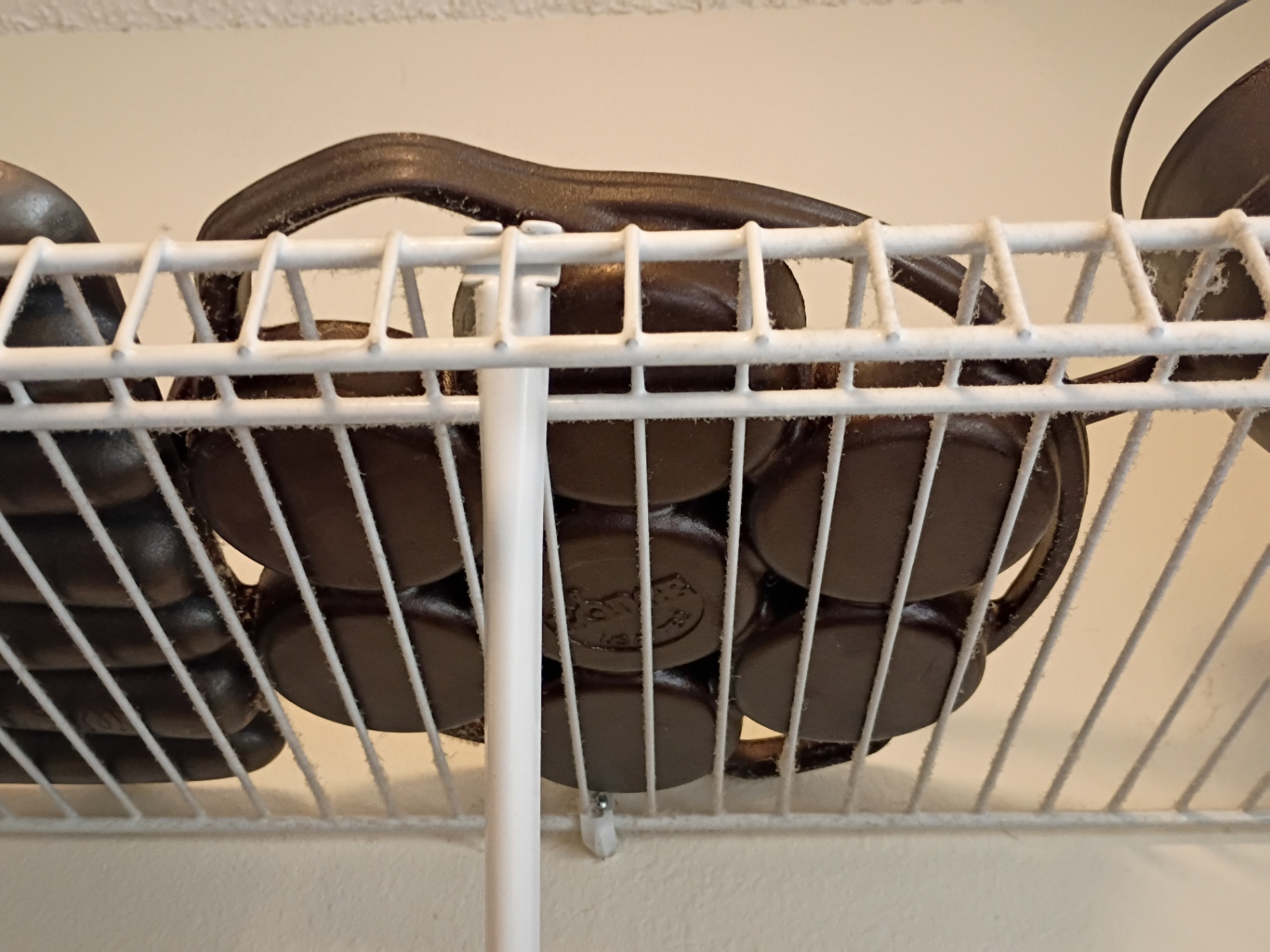 Assorted Cast Iron Cookware and Kitchenware - image 4 of 8