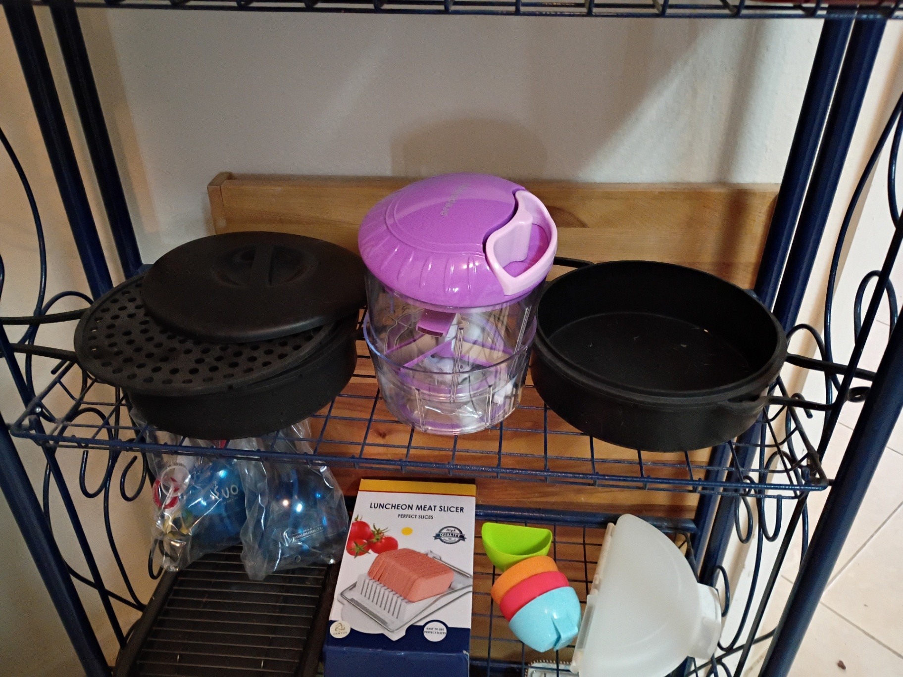 Assorted Kitchen Appliances and Cookware Set - image 4 of 8