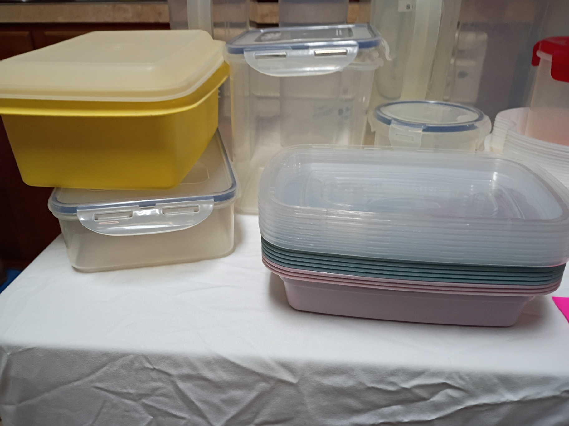 Assorted Plastic Food Storage Containers and Kitchen Canisters - image 6 of 9