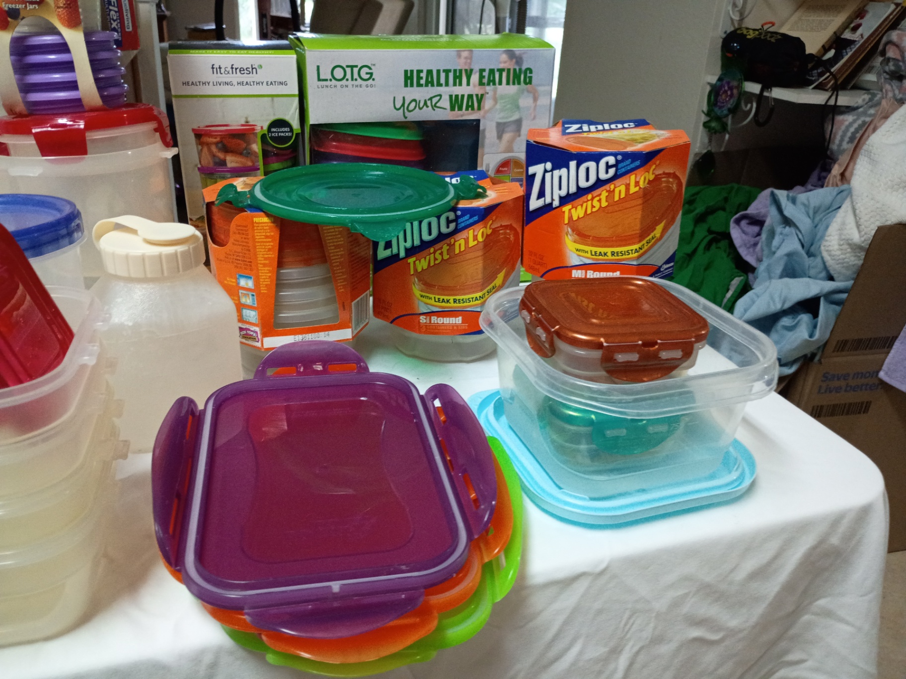 Assorted Plastic Food Storage Containers and Kitchen Canisters - image 8 of 9