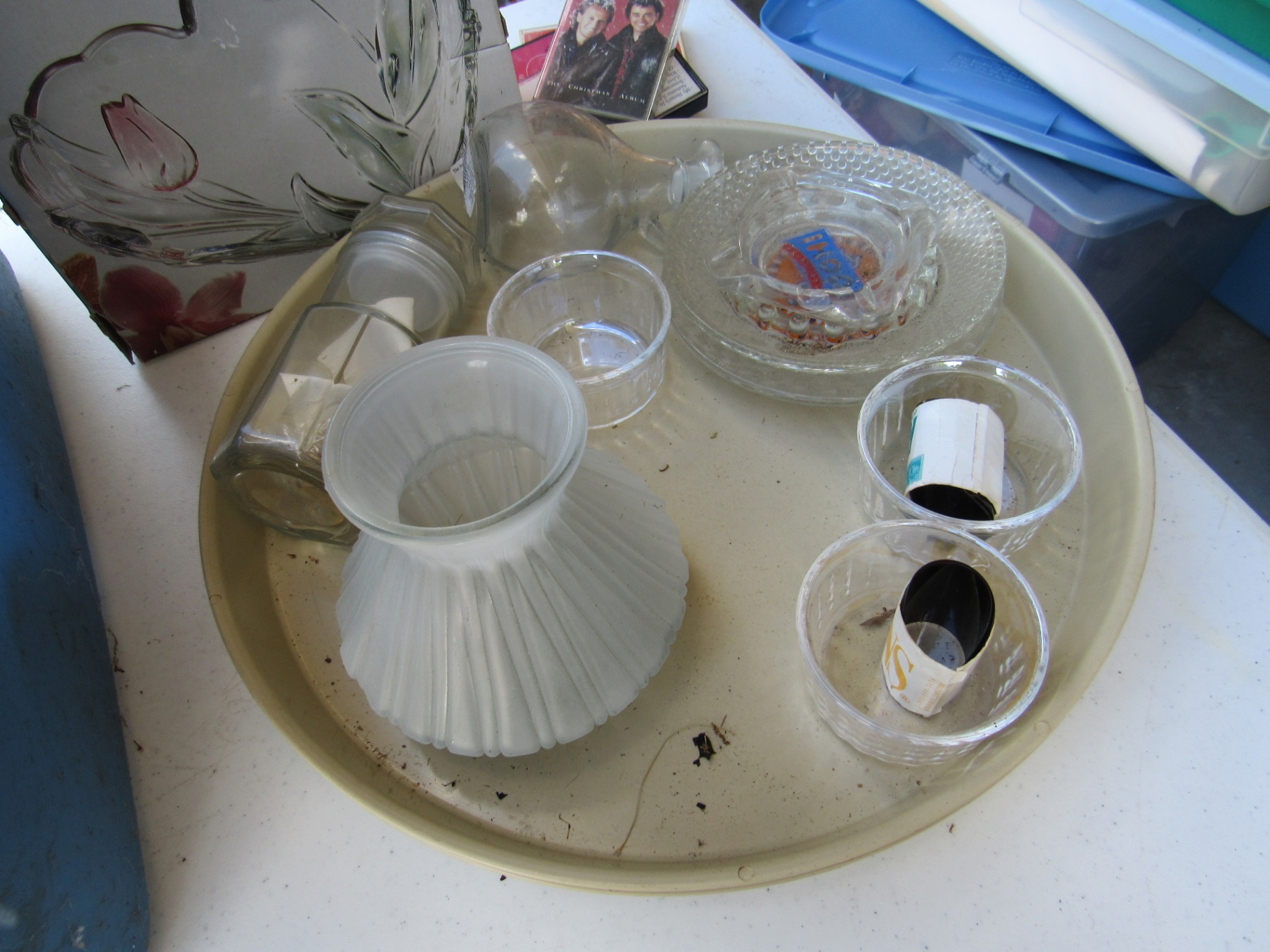 Assorted Kitchen and Glassware Items - image 2 of 4