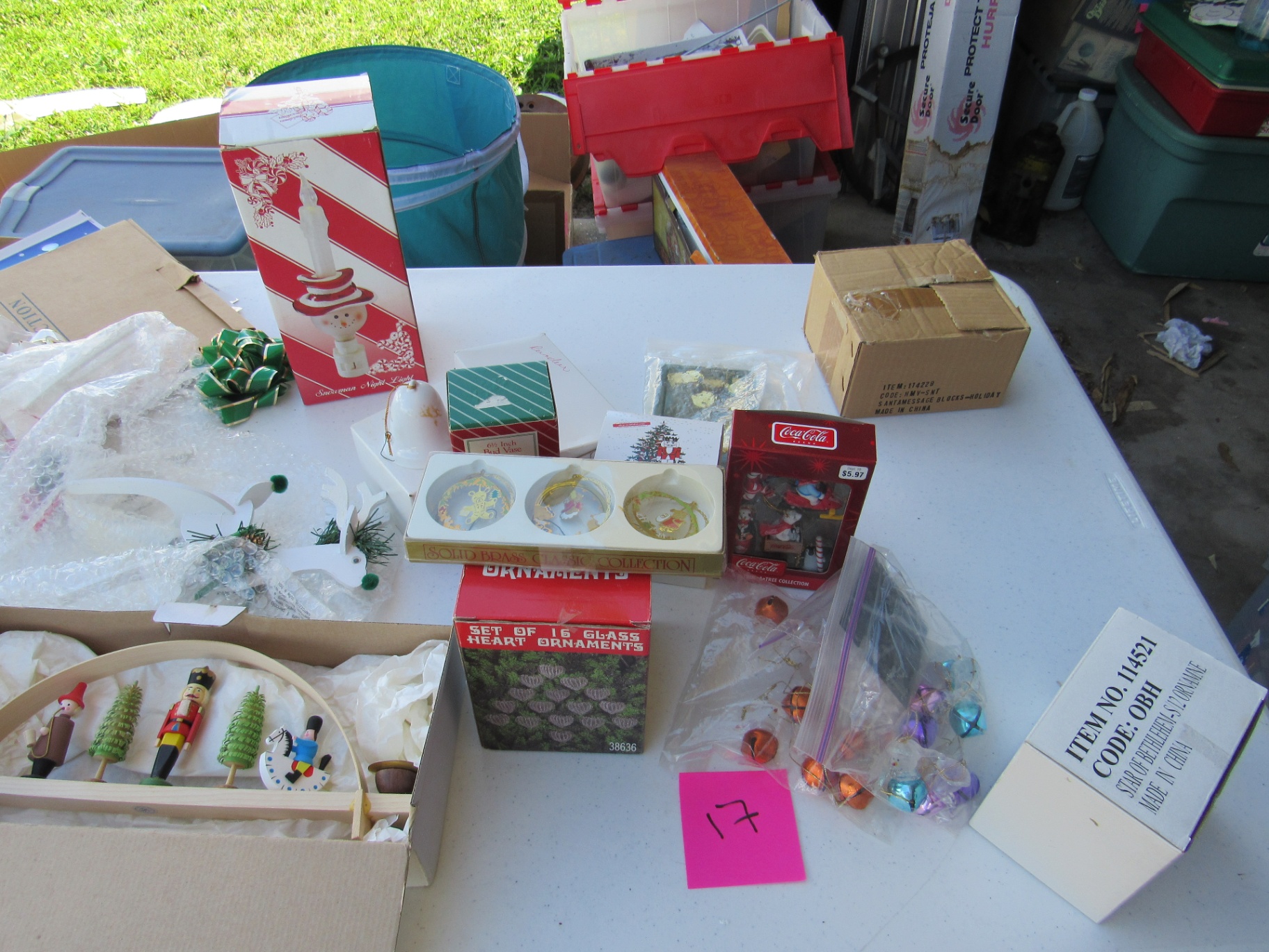 Assorted Holiday Ornaments and Decorative Figurines - image 19 of 19