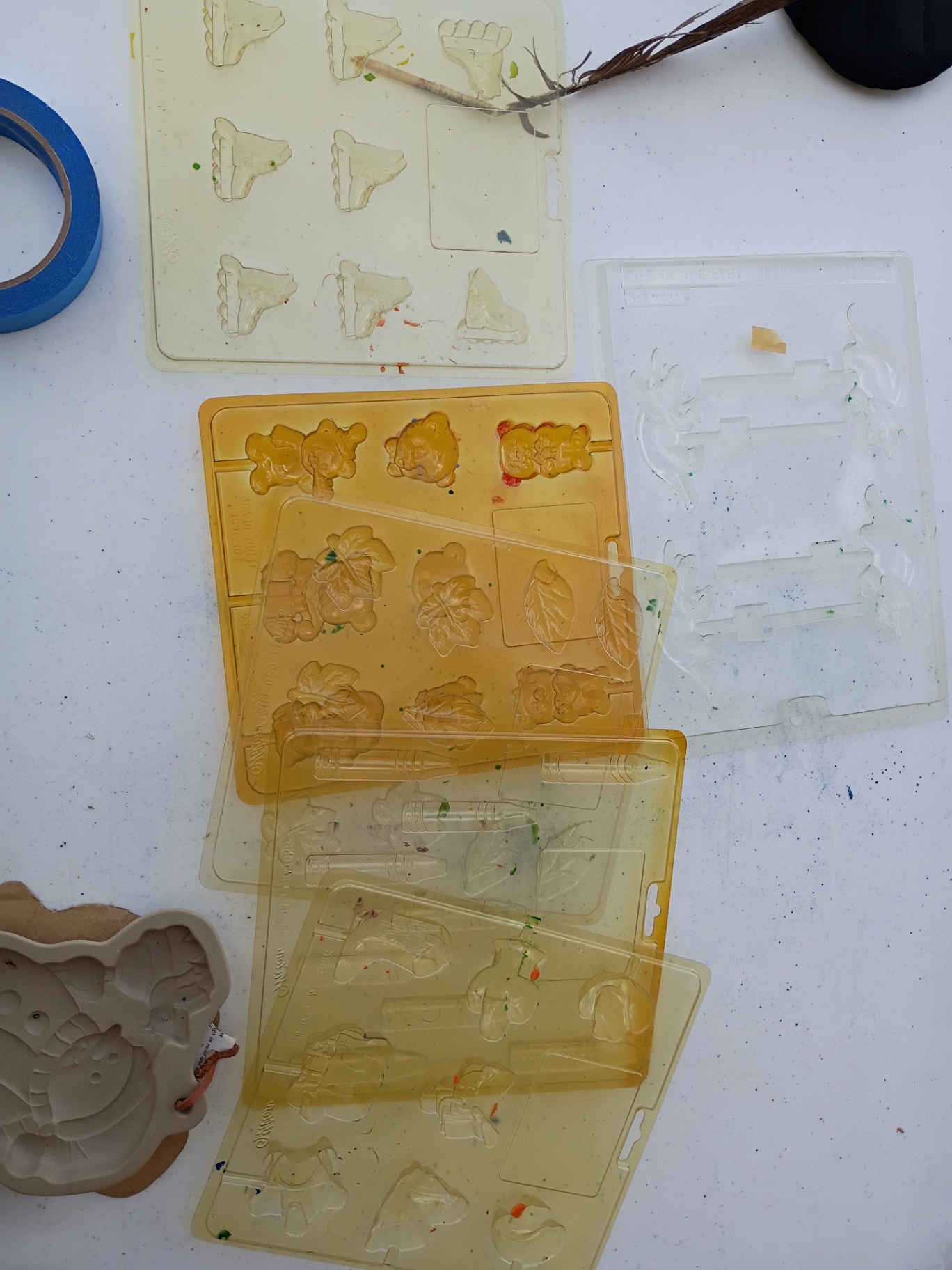 Holiday-Themed Ceramic and Plastic Craft Molds - image 2 of 2