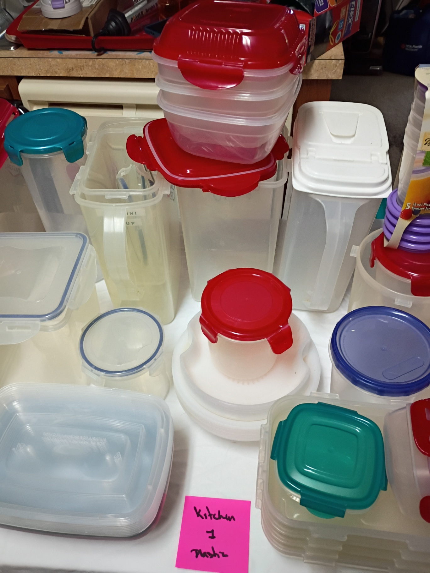 Assorted Plastic Food Storage Containers and Kitchen Canisters - image 4 of 9