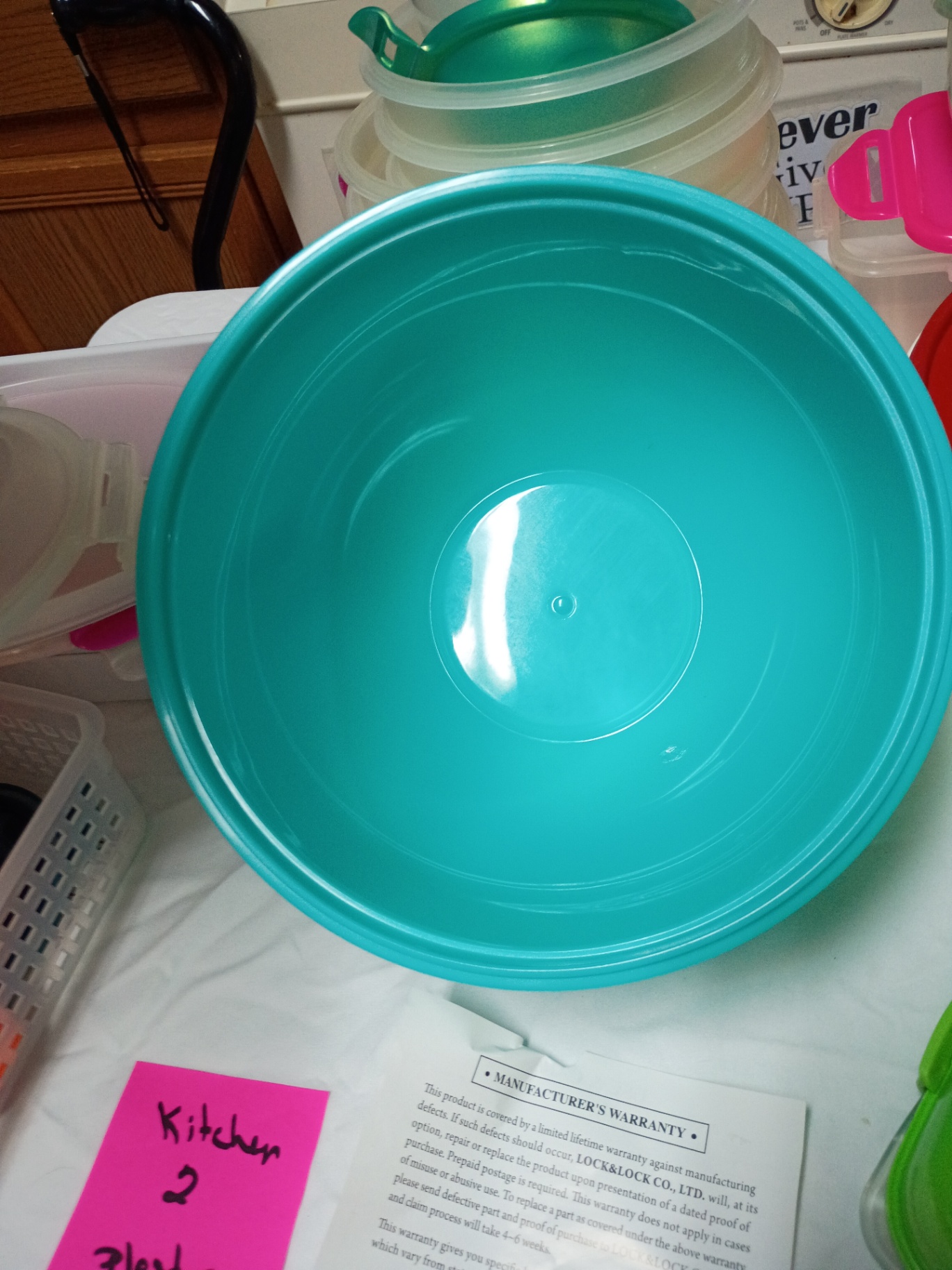 Assorted Plastic Food Storage Containers and Bowls - image 7 of 14