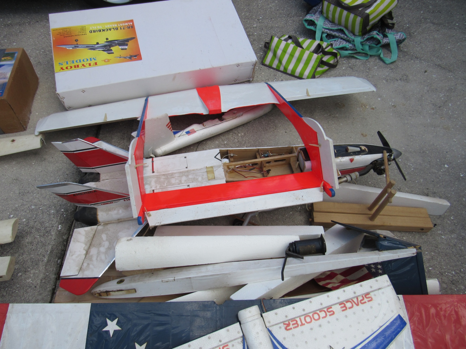 Remote Control Model Airplanes and Parts - image 10 of 11