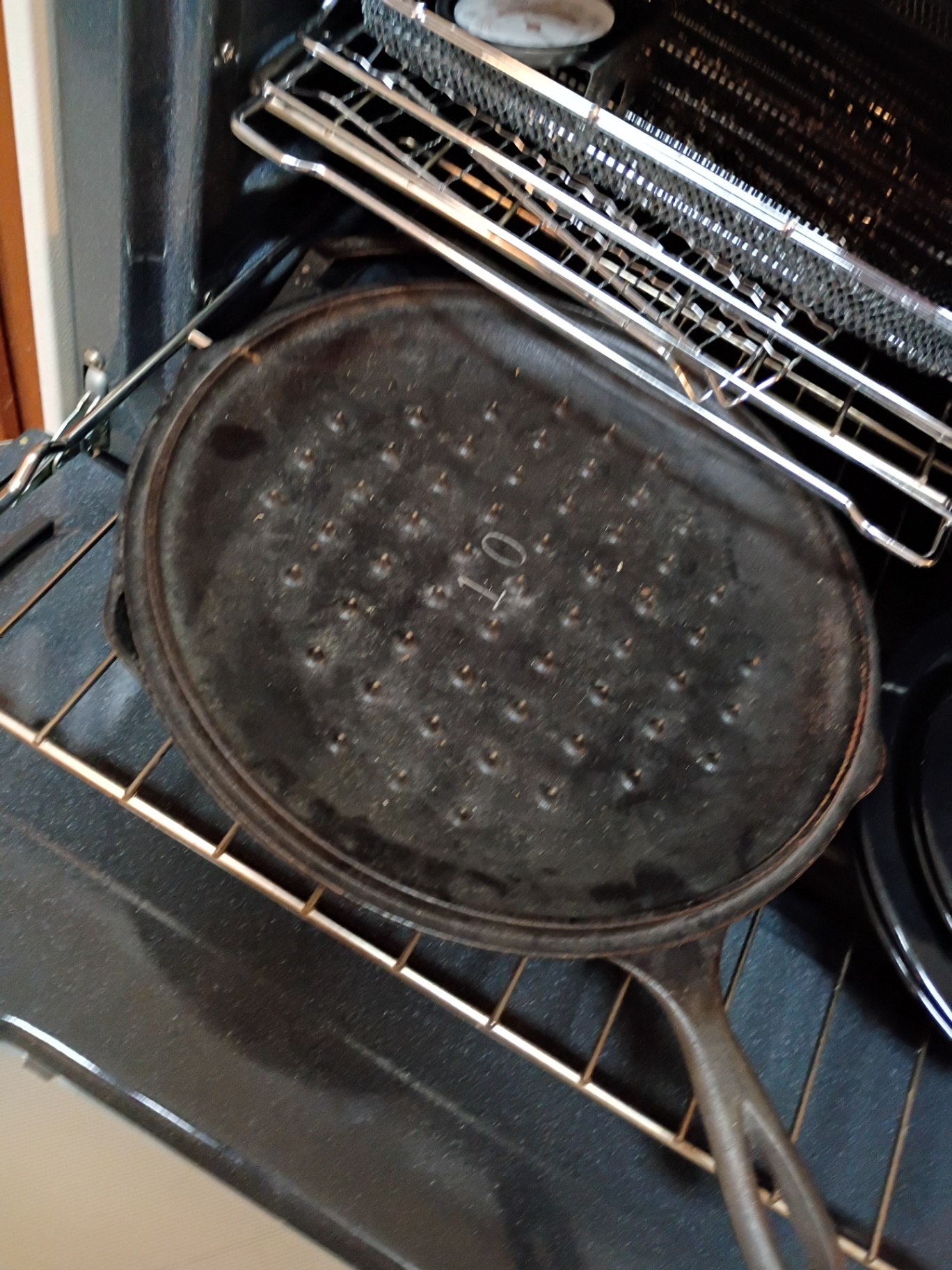 Assorted Kitchen Pans and Cooking Accessories - image 2 of 8