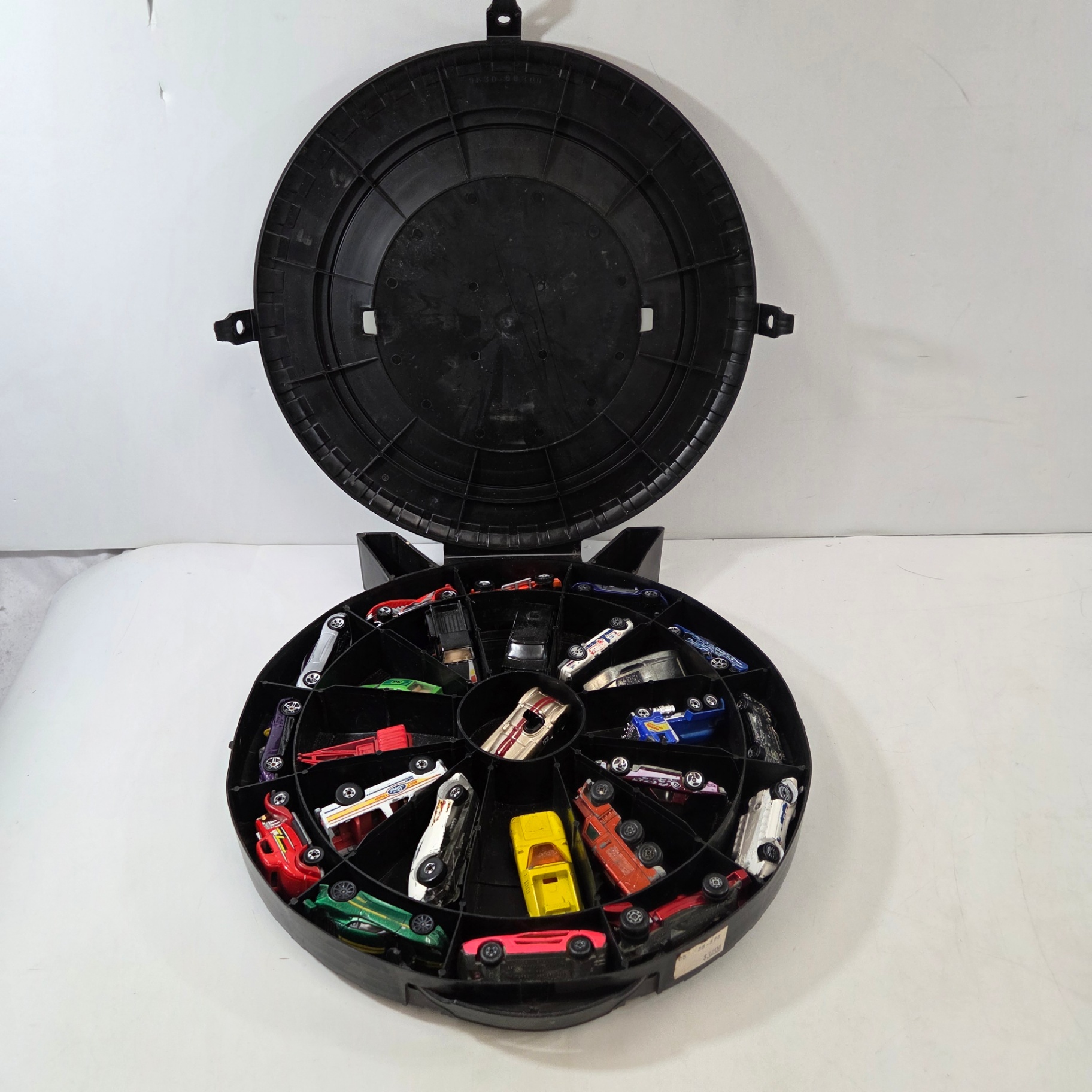 Hot Wheels Super Rally Case with Cars - image 1 of 5