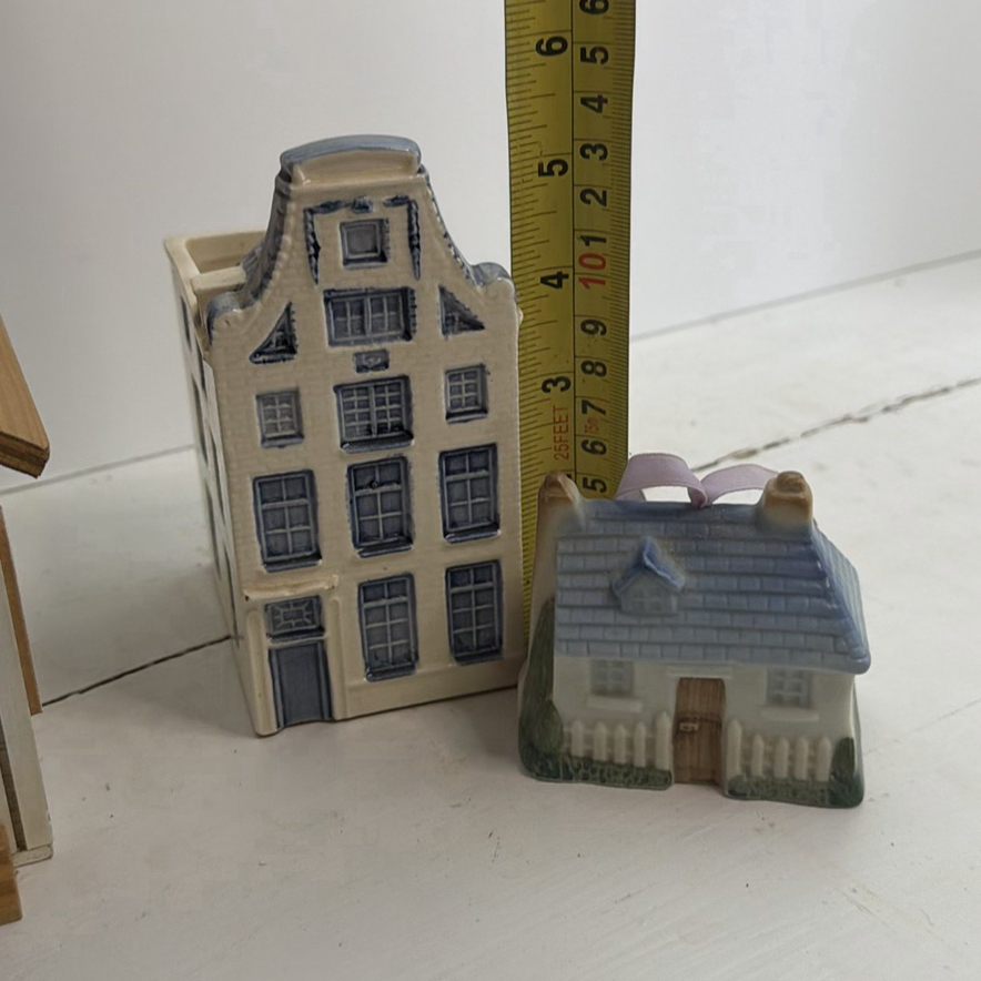 Miniature Ceramic House/Village Pieces - Including Dept 56 - image 3 of 3