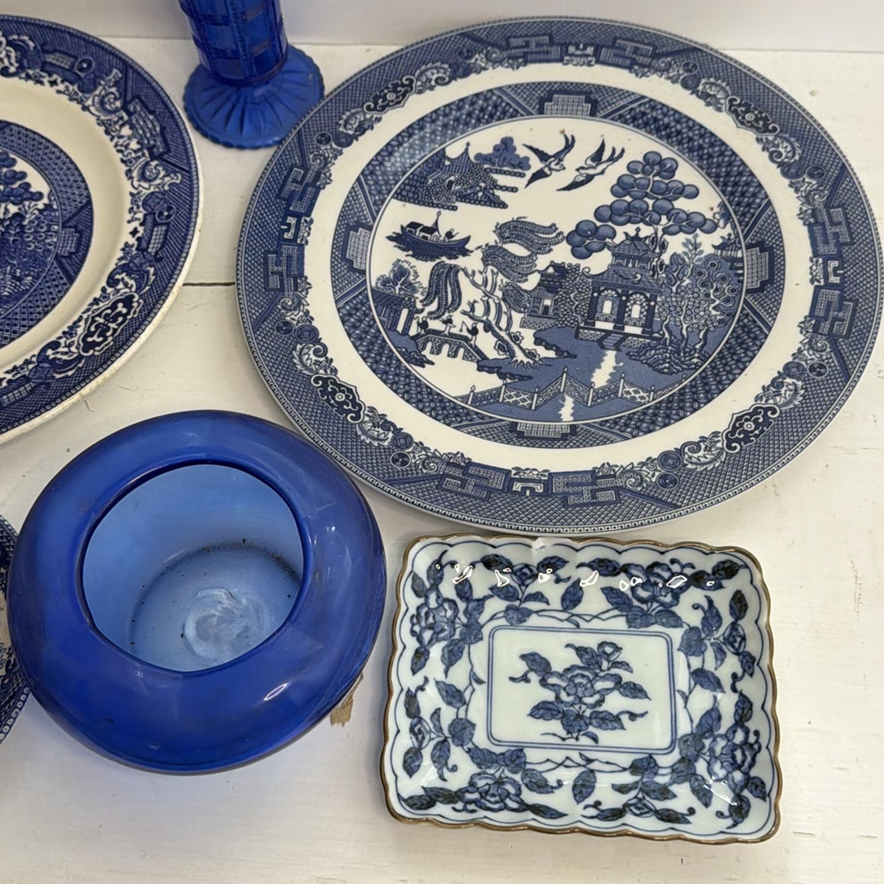 Blue and White Willow Pattern Dish Lot w/ Blue Glass - image 3 of 7