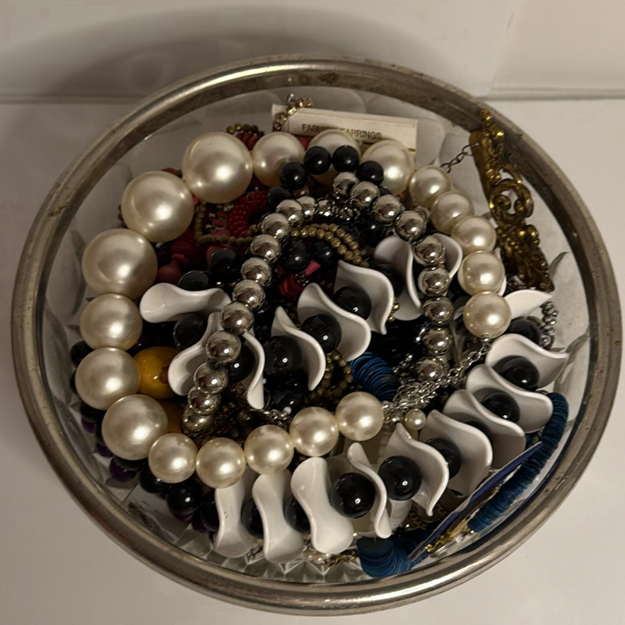 Assorted Beaded Jewelry in Collectible Bowl - image 3 of 3