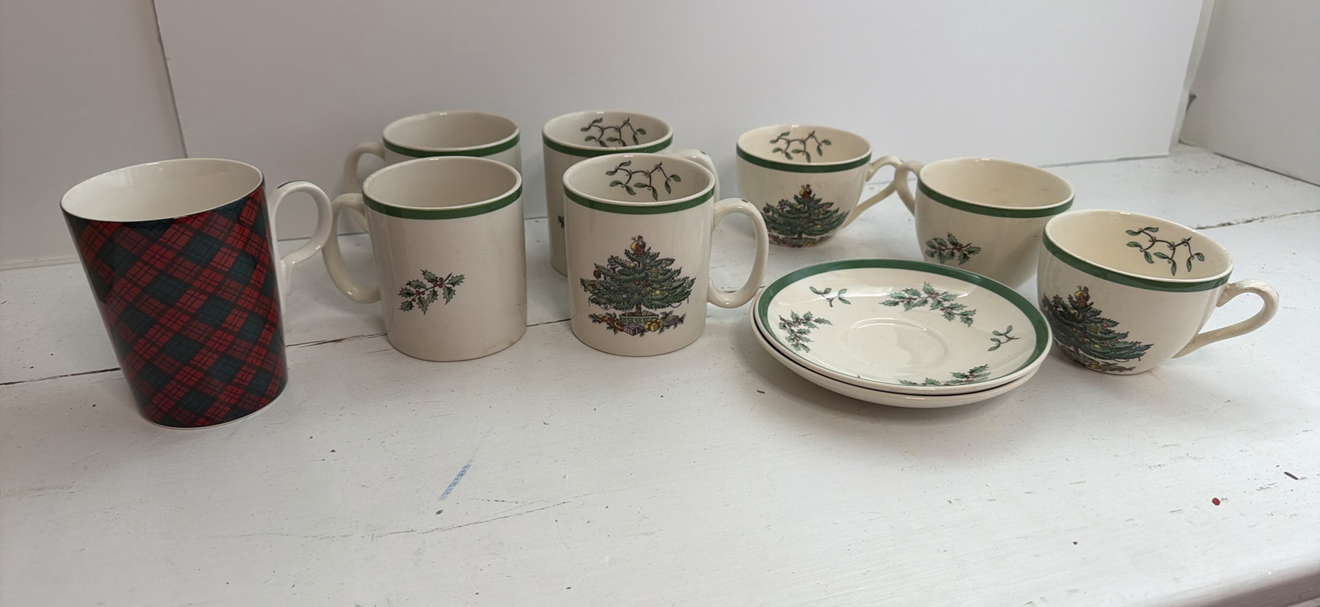 Christmas-themed ceramic mugs and plates including Spode - image 1 of 11